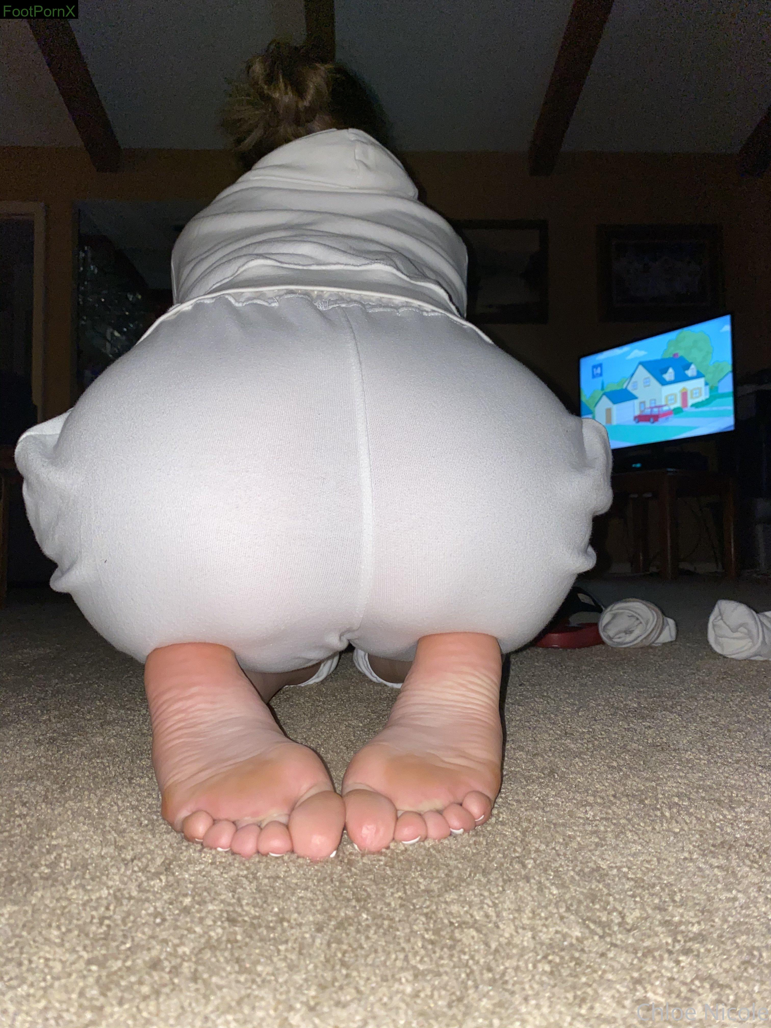 simplychlo feet photo 3
