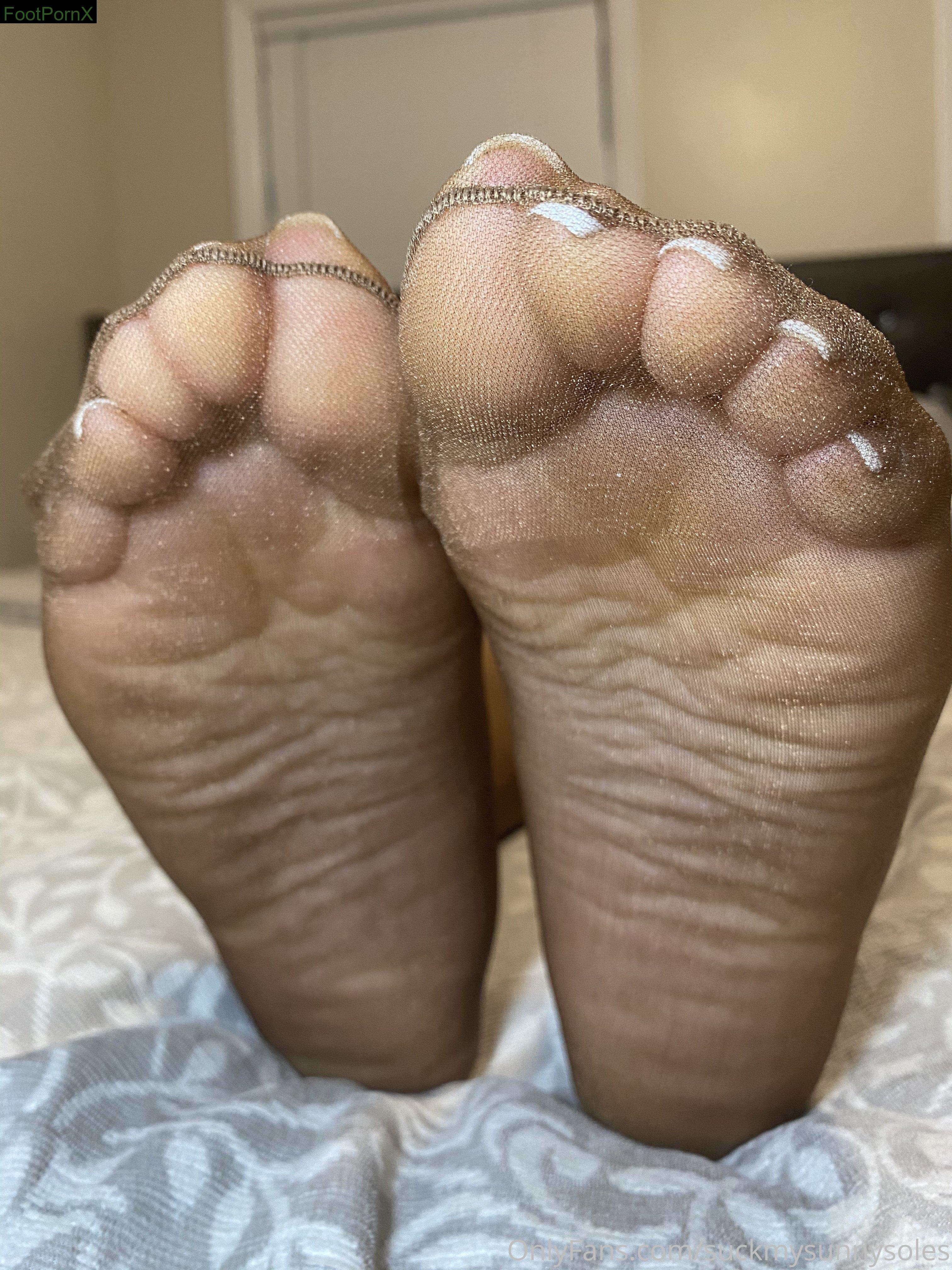 suckmysunnysoles feet photo 23