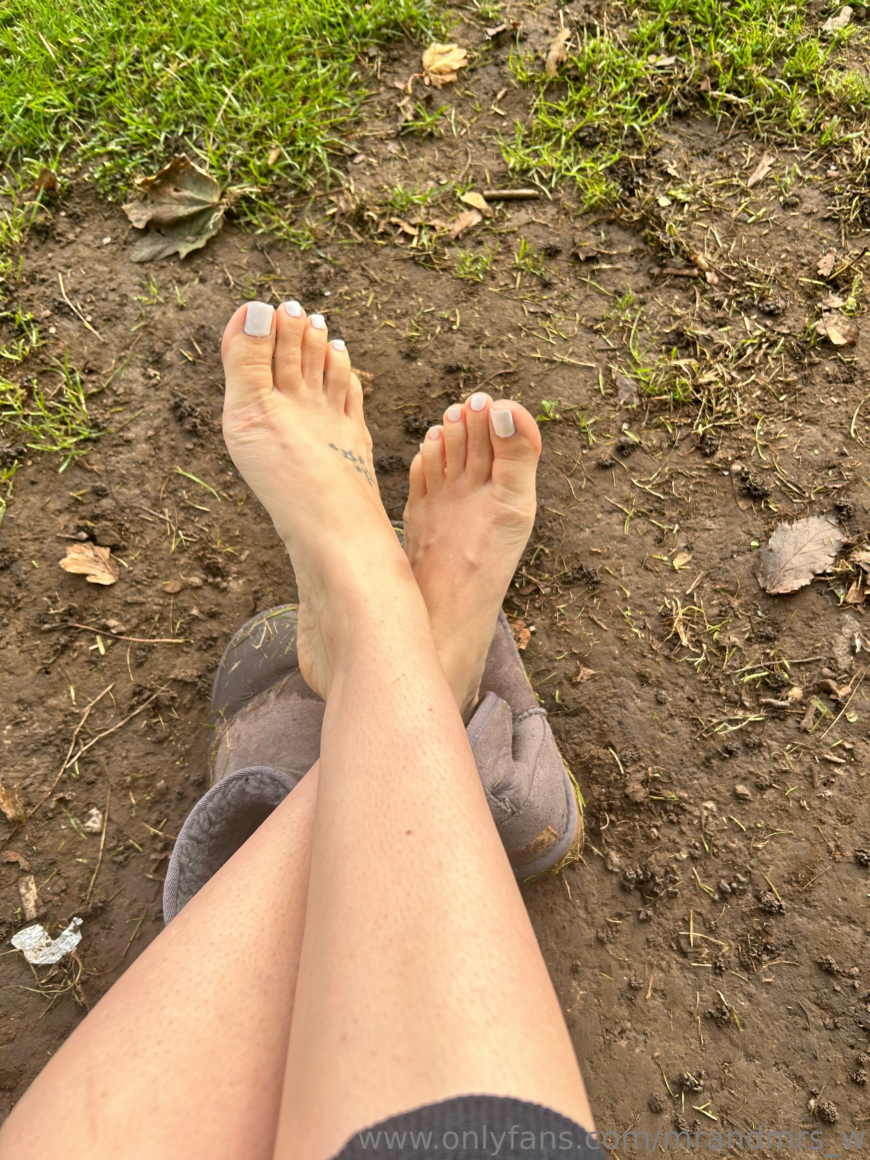 mrandmrs_w feet photo 5