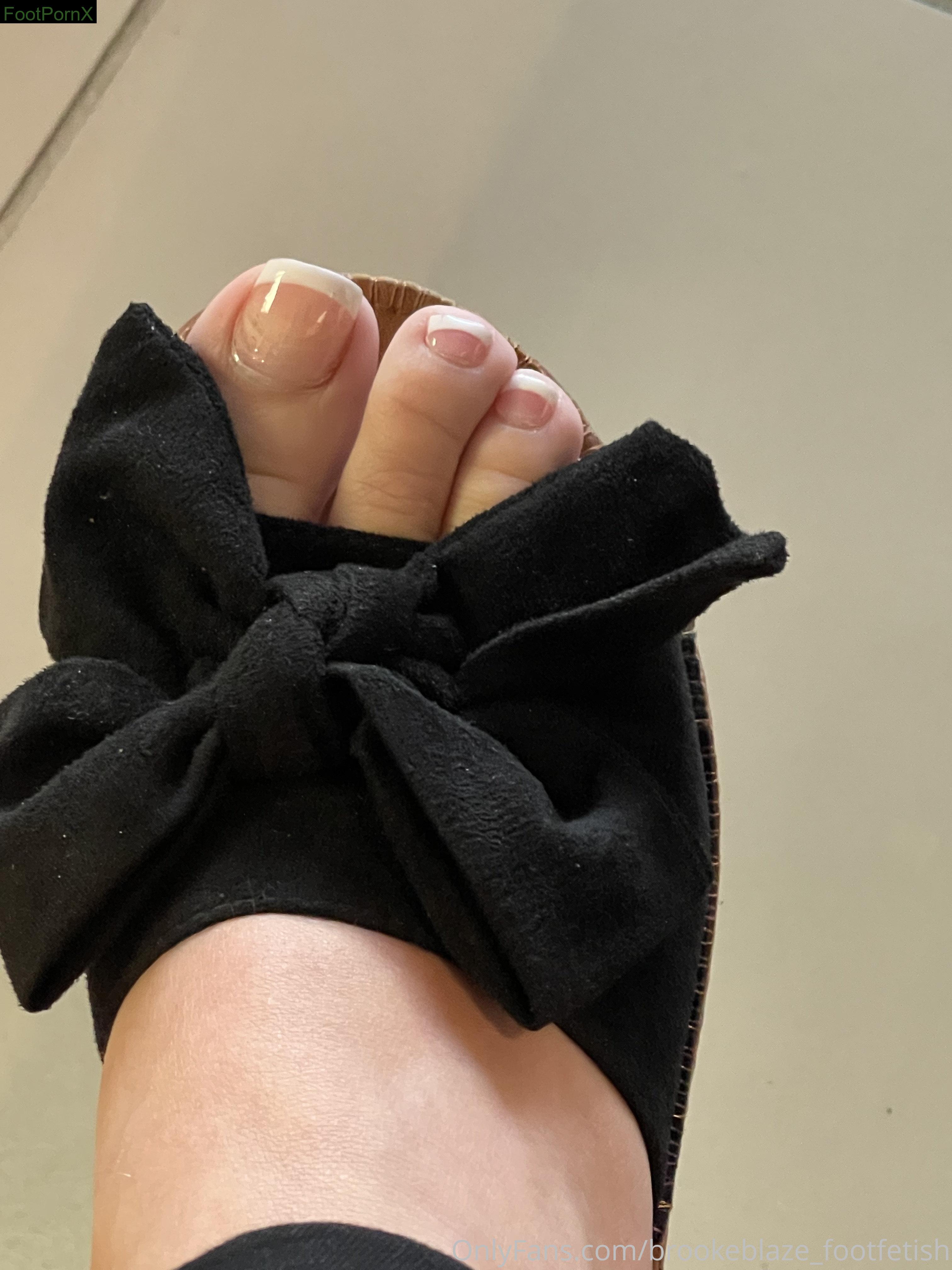 brookeblaze_footfetish feet photo 2
