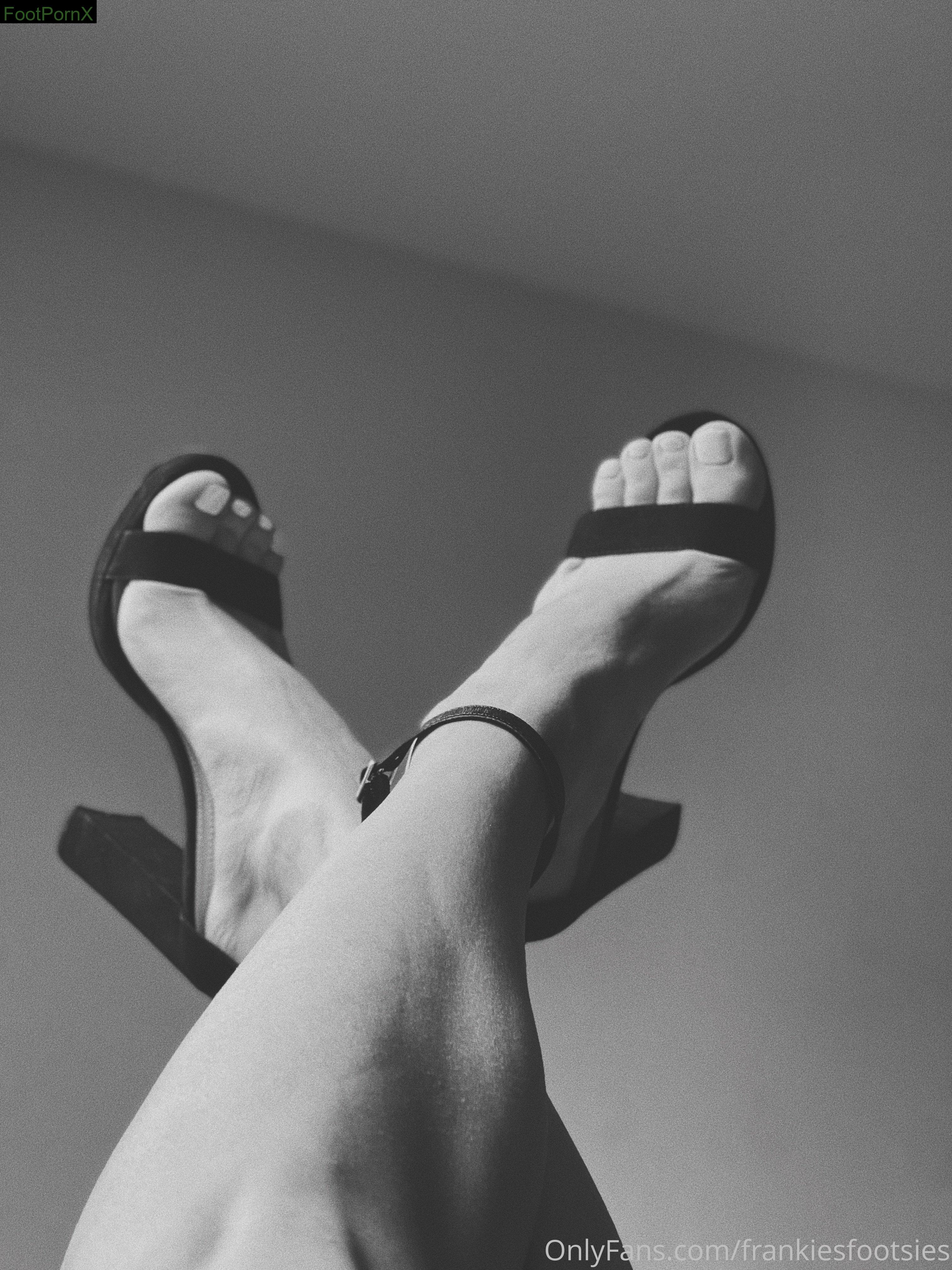 frankiesfootsies feet photo 3