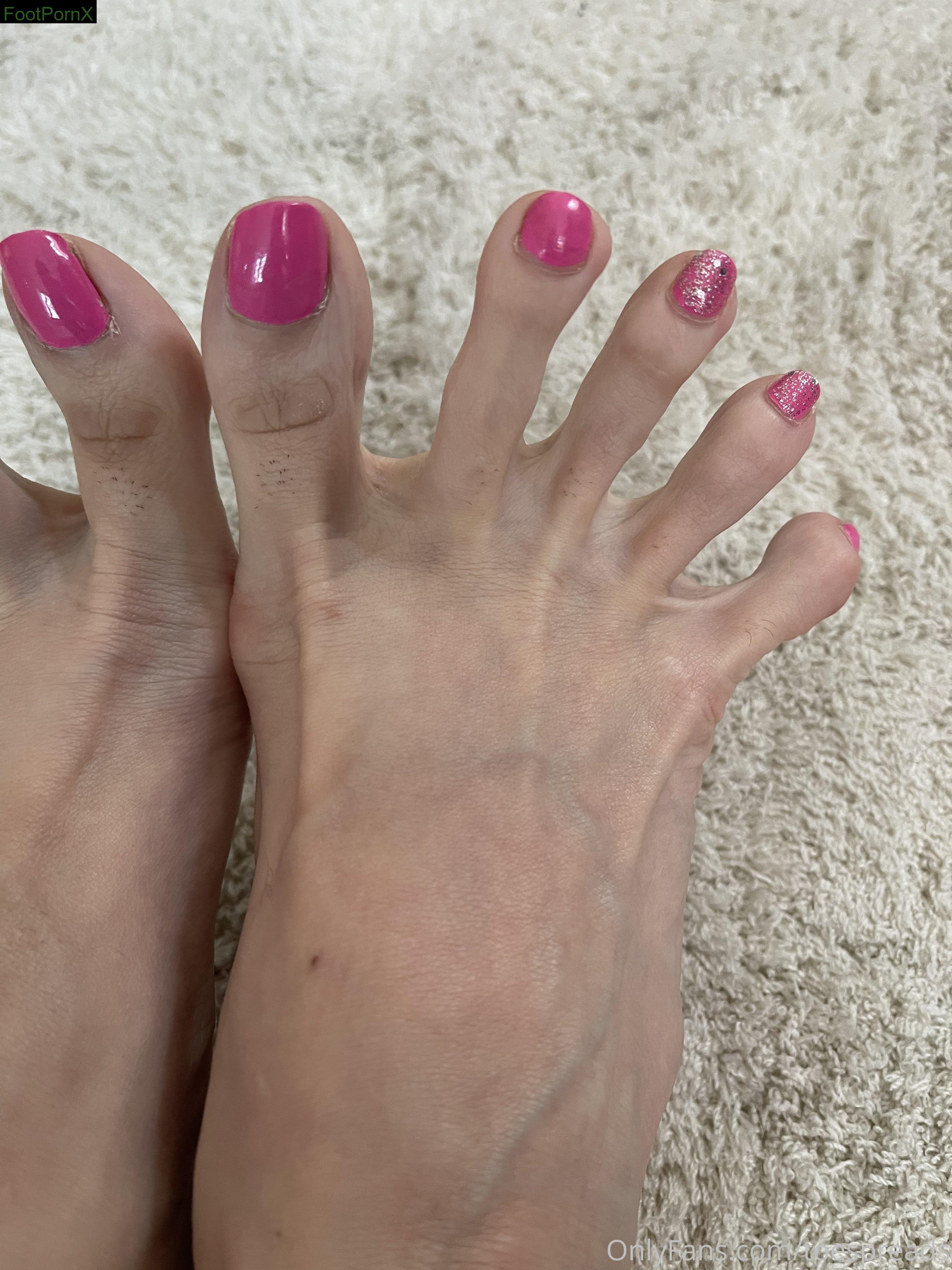 toespreads feet photo 4