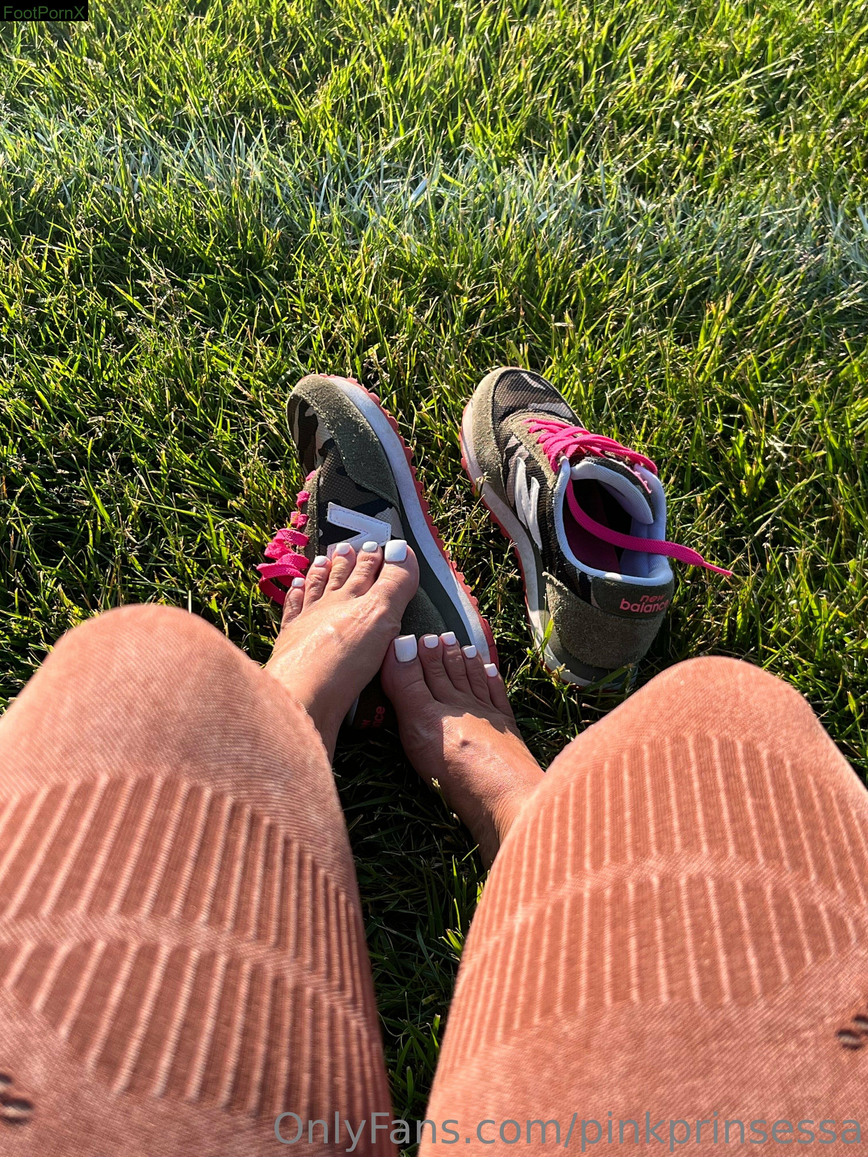 pinkprinsessa feet photo 24