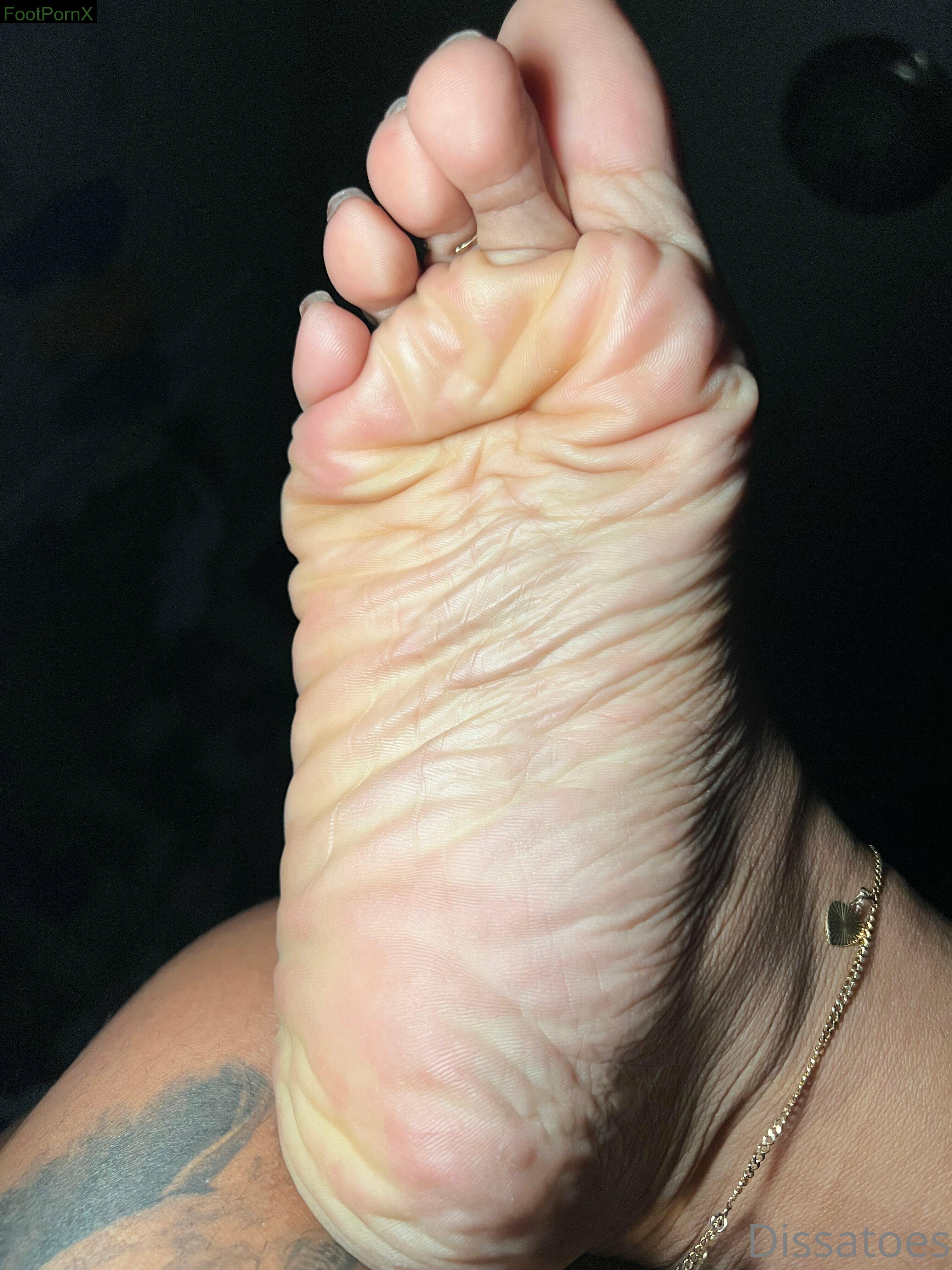 dissatoes feet photo 12