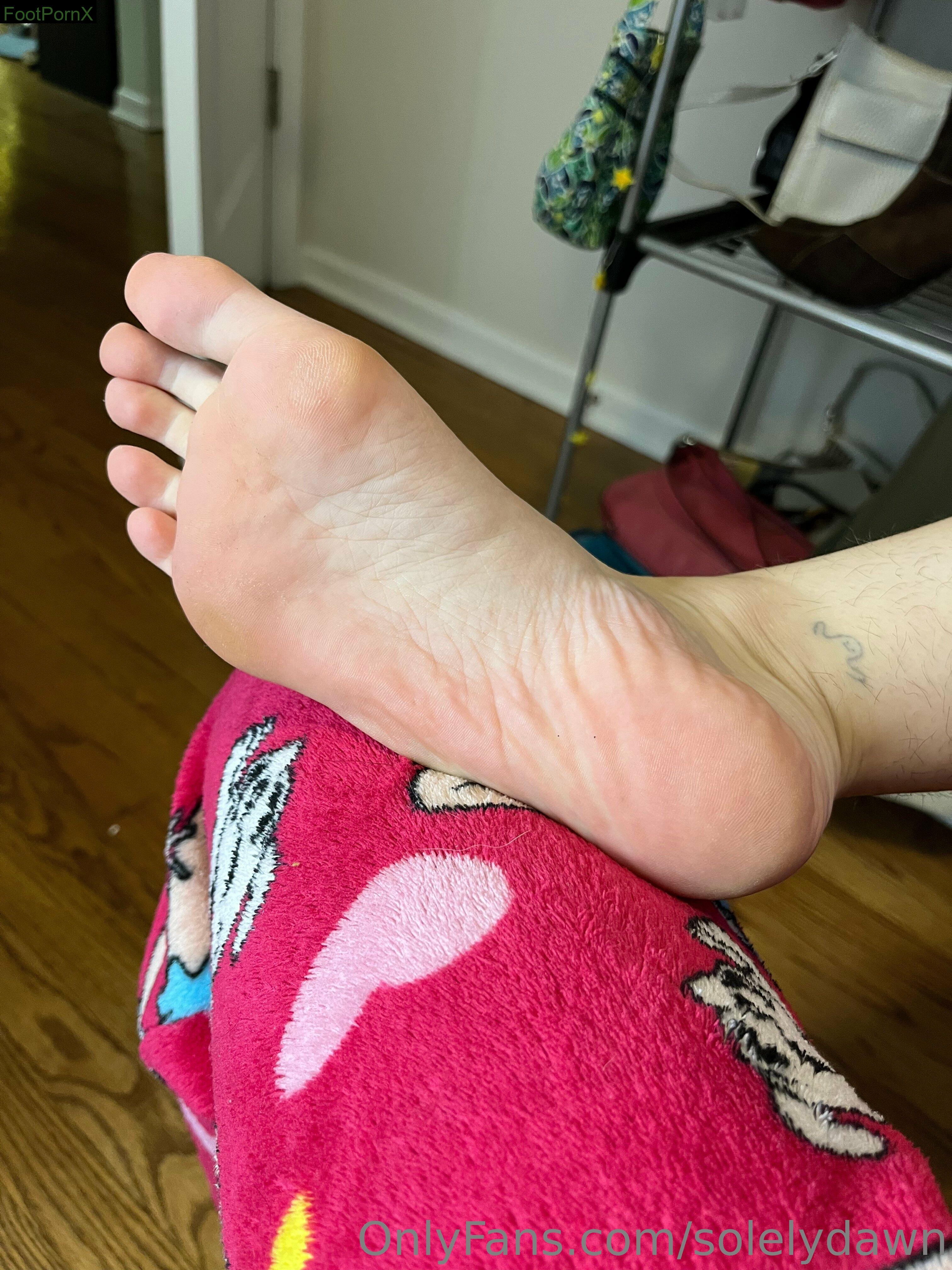 solelydawn feet photo 19