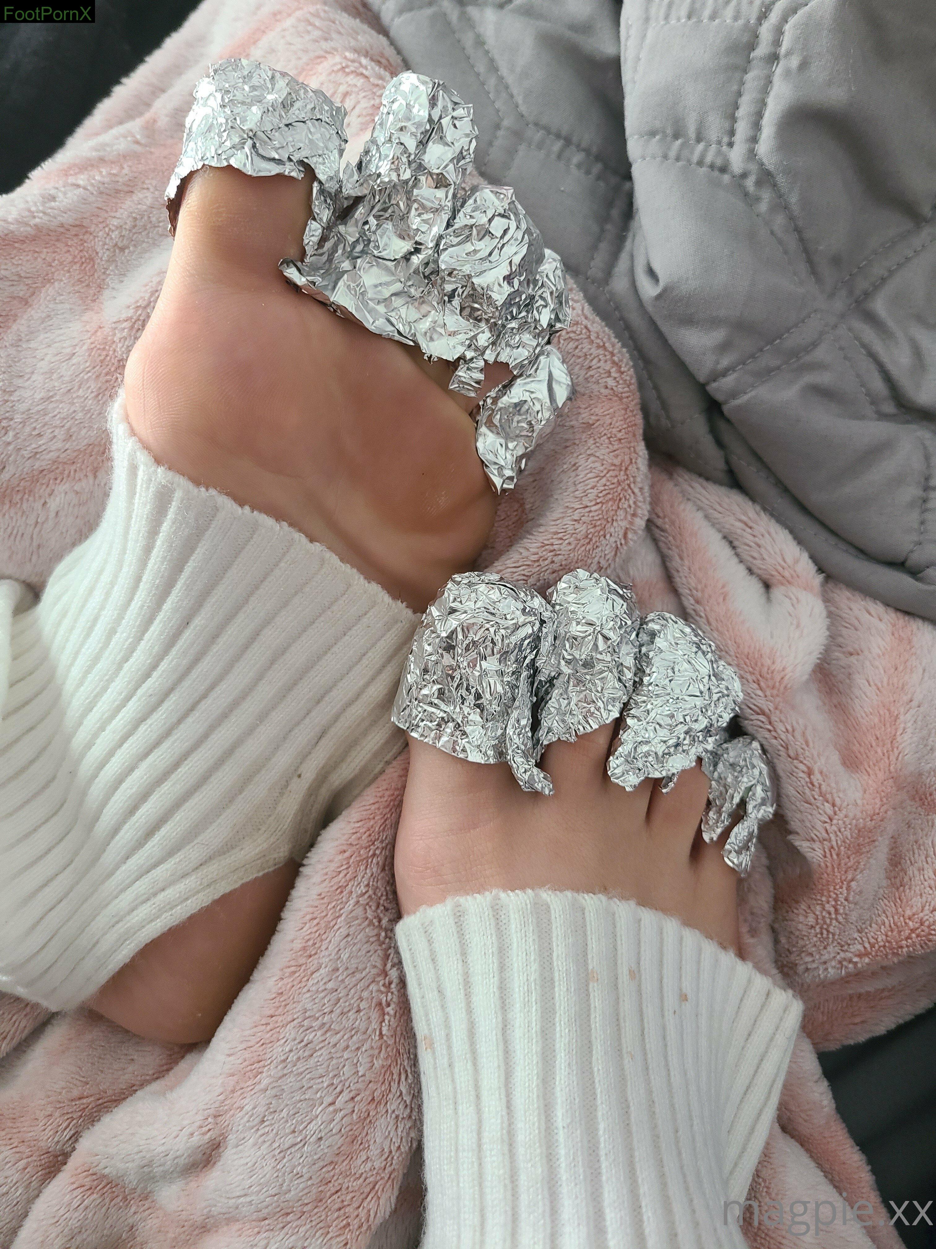mythicmaggie feet photo 3