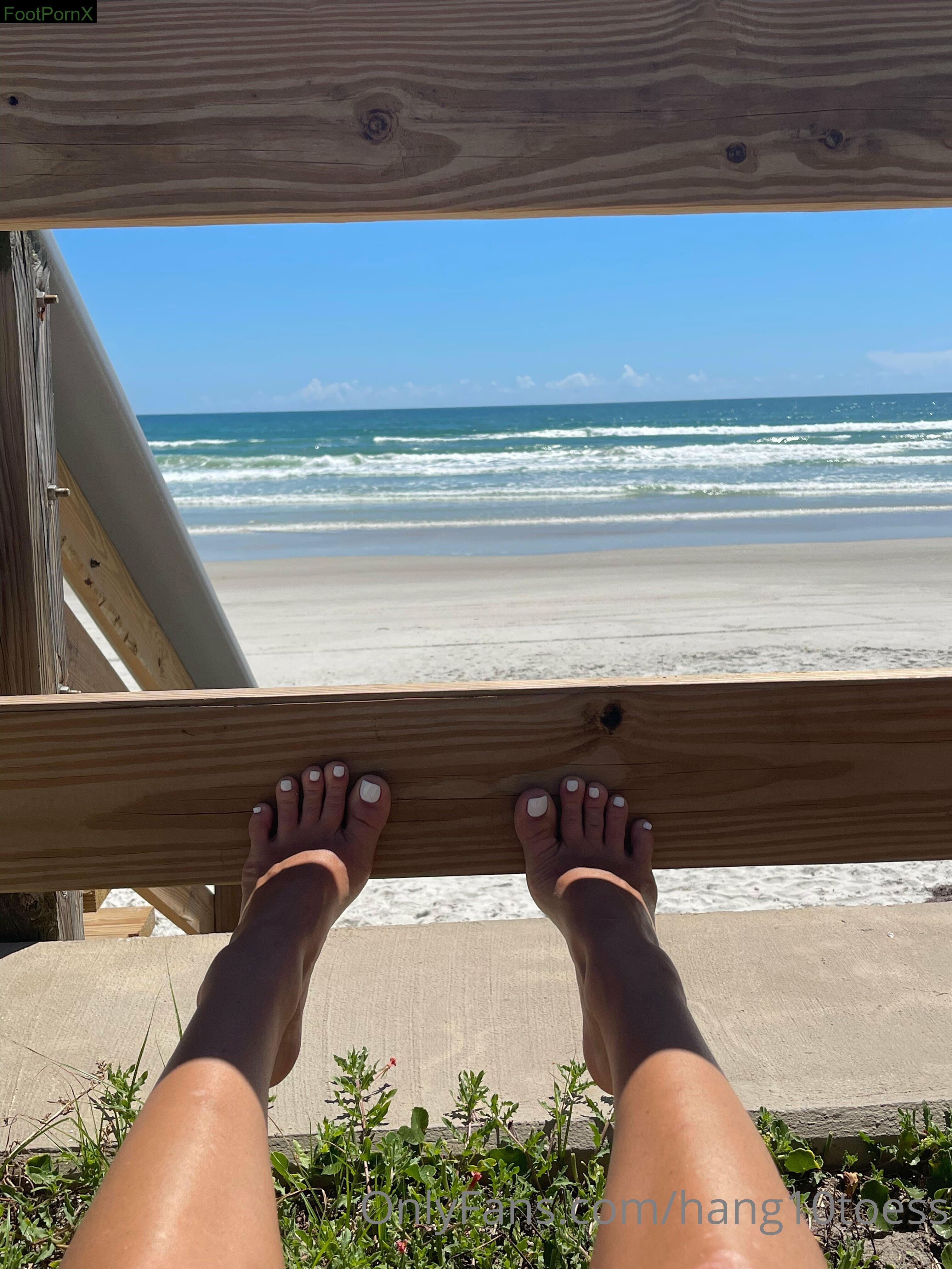 hang10toess feet photo 18