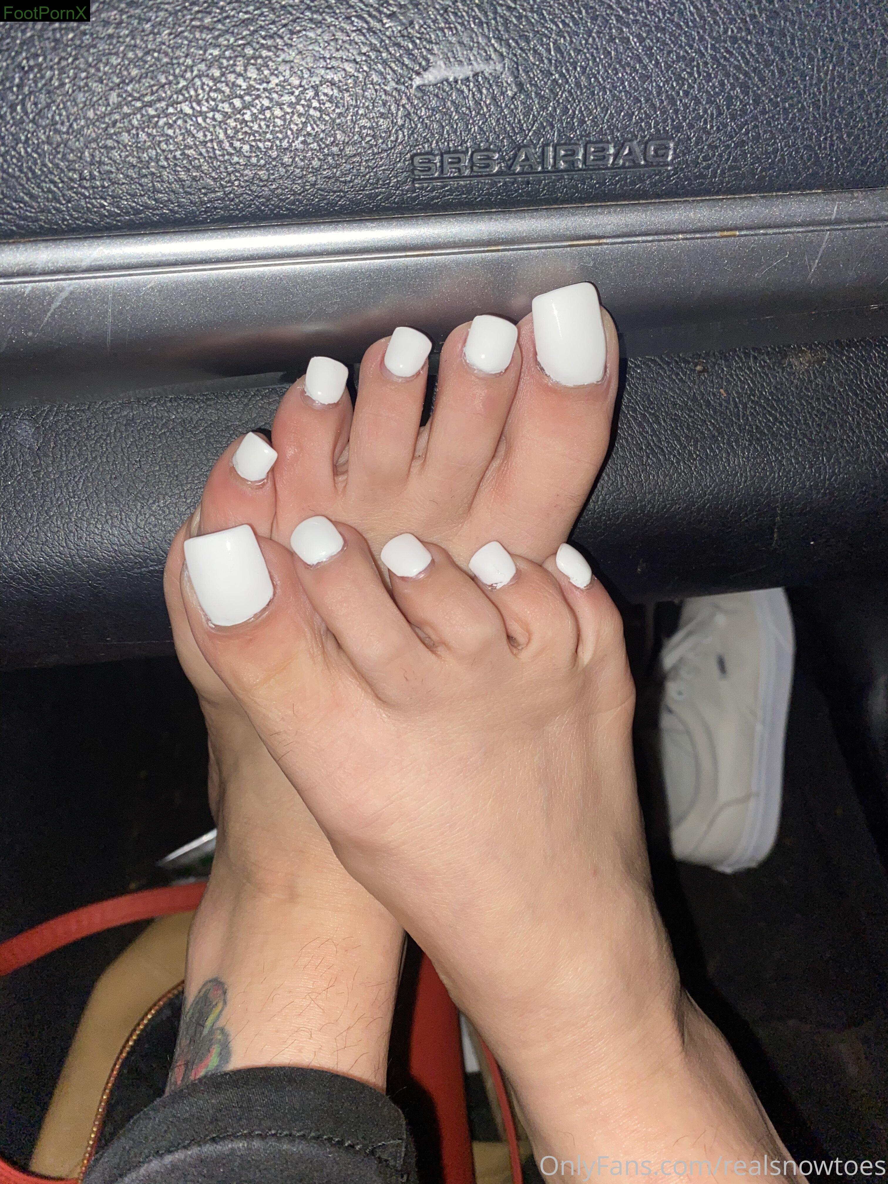 realsnowtoes feet photo 19
