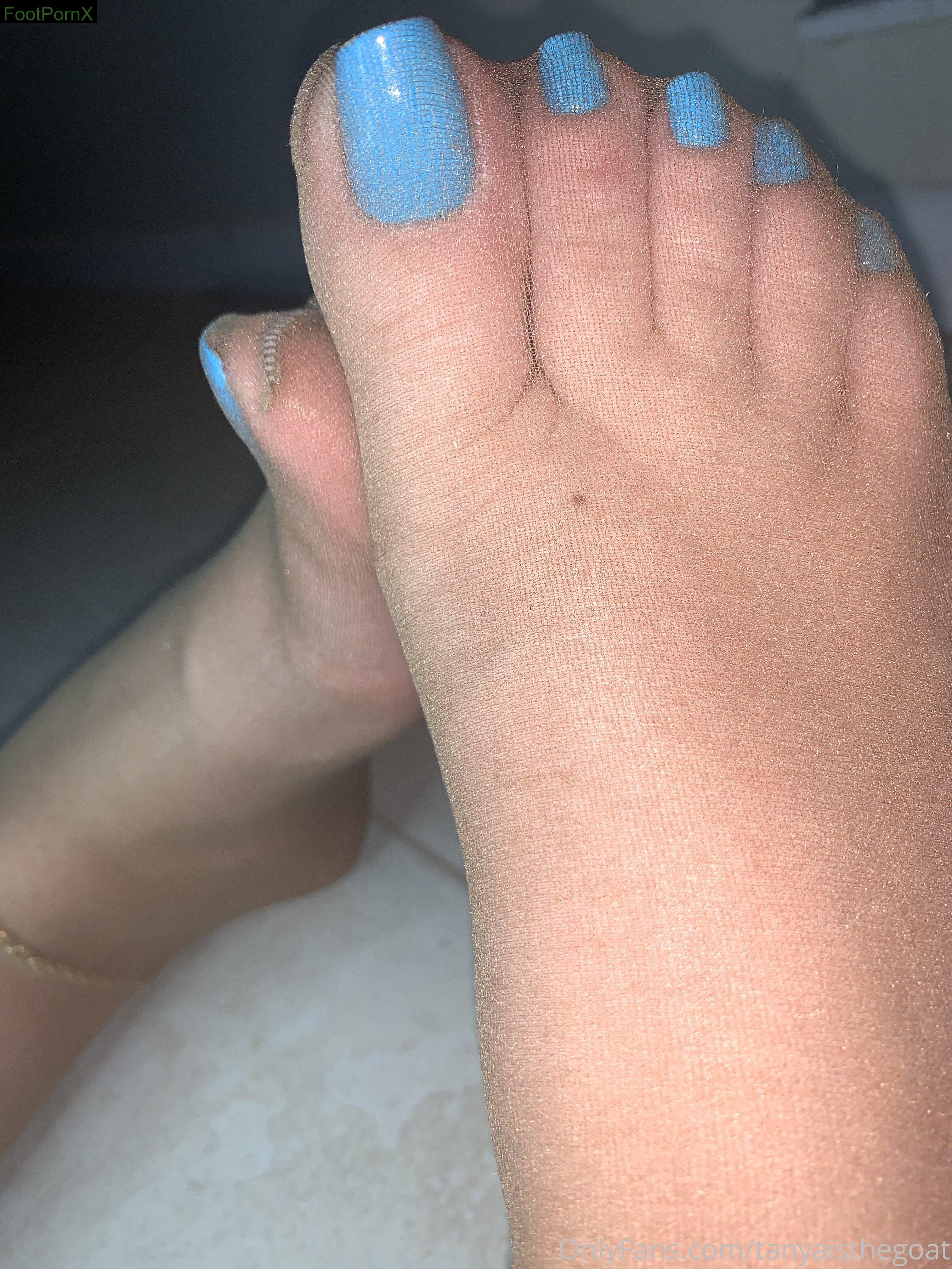 tanyaisthegoat feet photo 3
