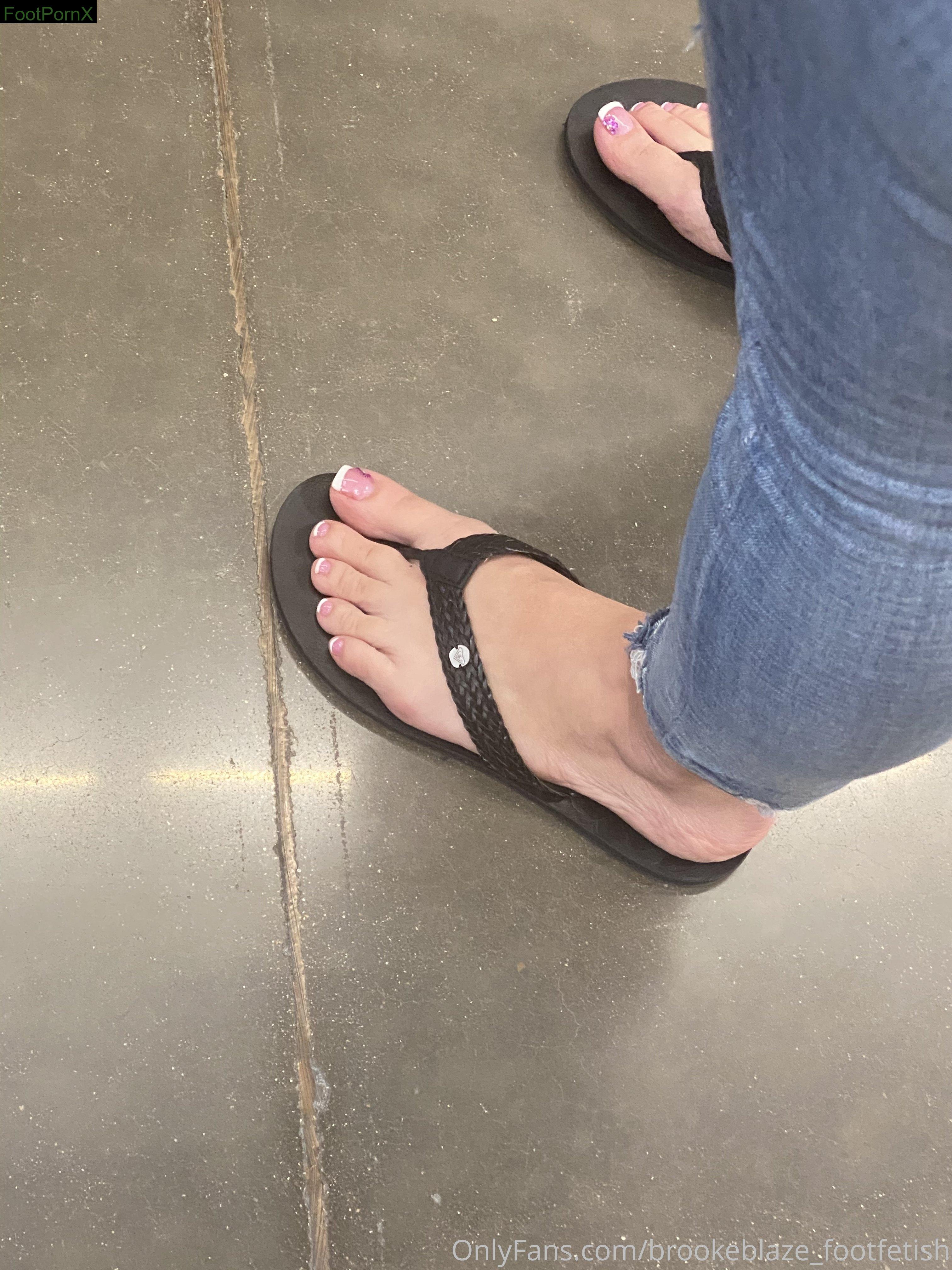 brookeblaze_footfetish feet photo 14