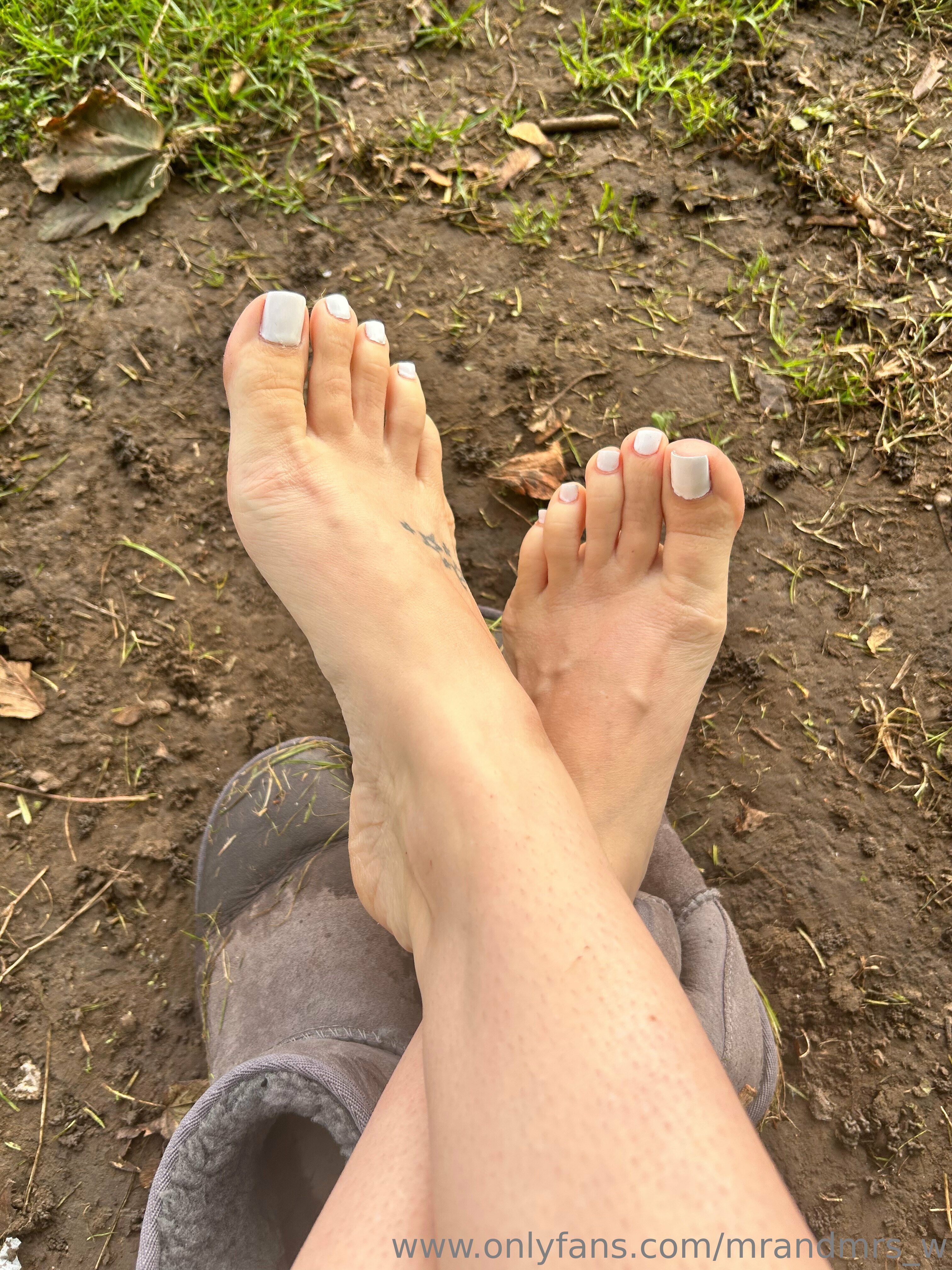 mrandmrs_w feet photo 21