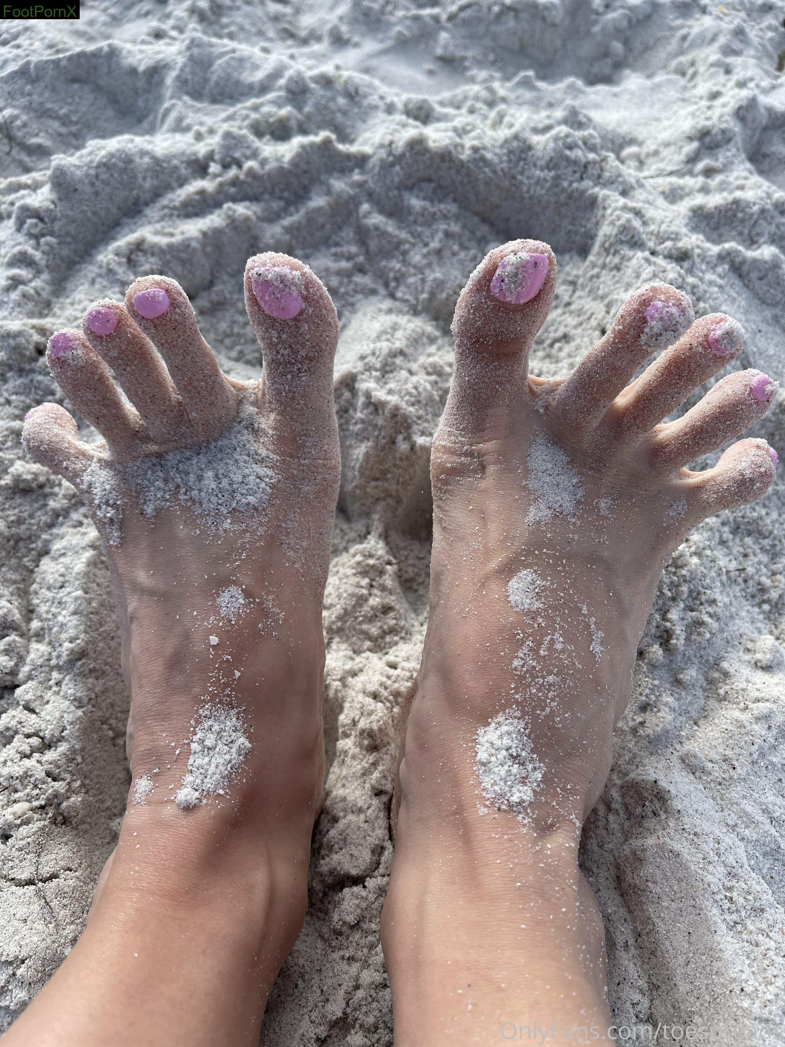 toespreads feet photo 3