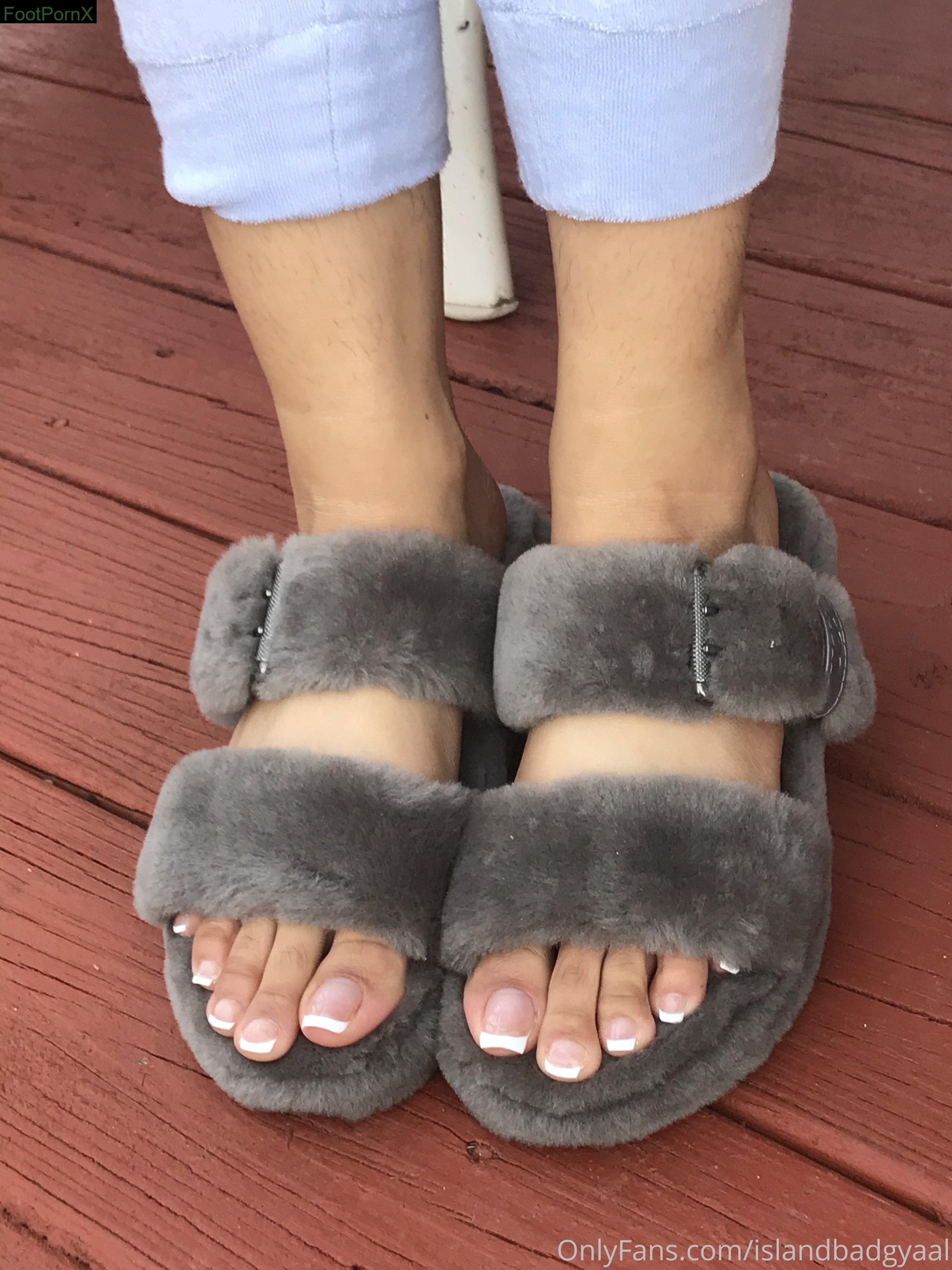 islandbadgyaal feet photo 23