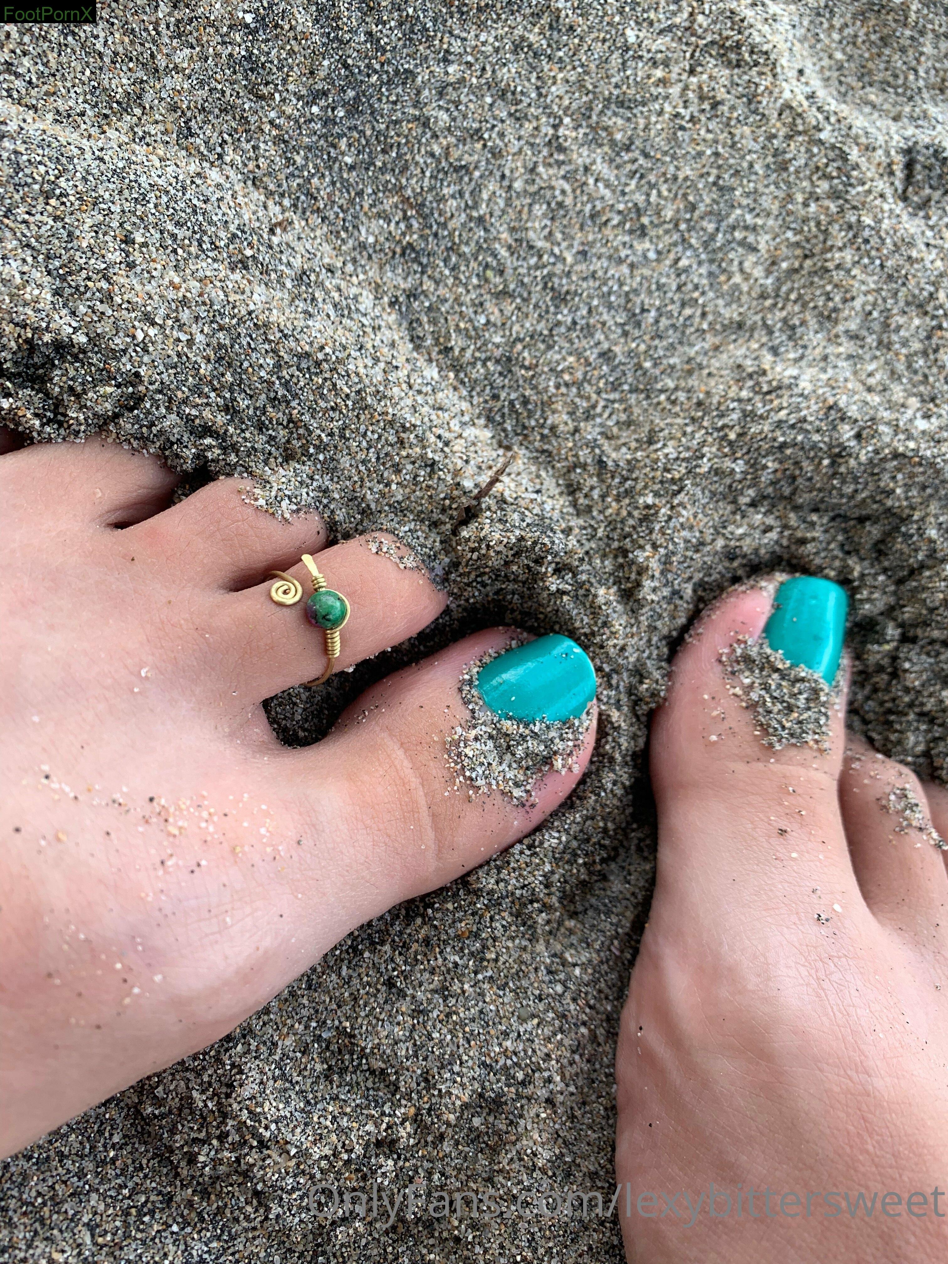 lexybittersweet feet photo 3