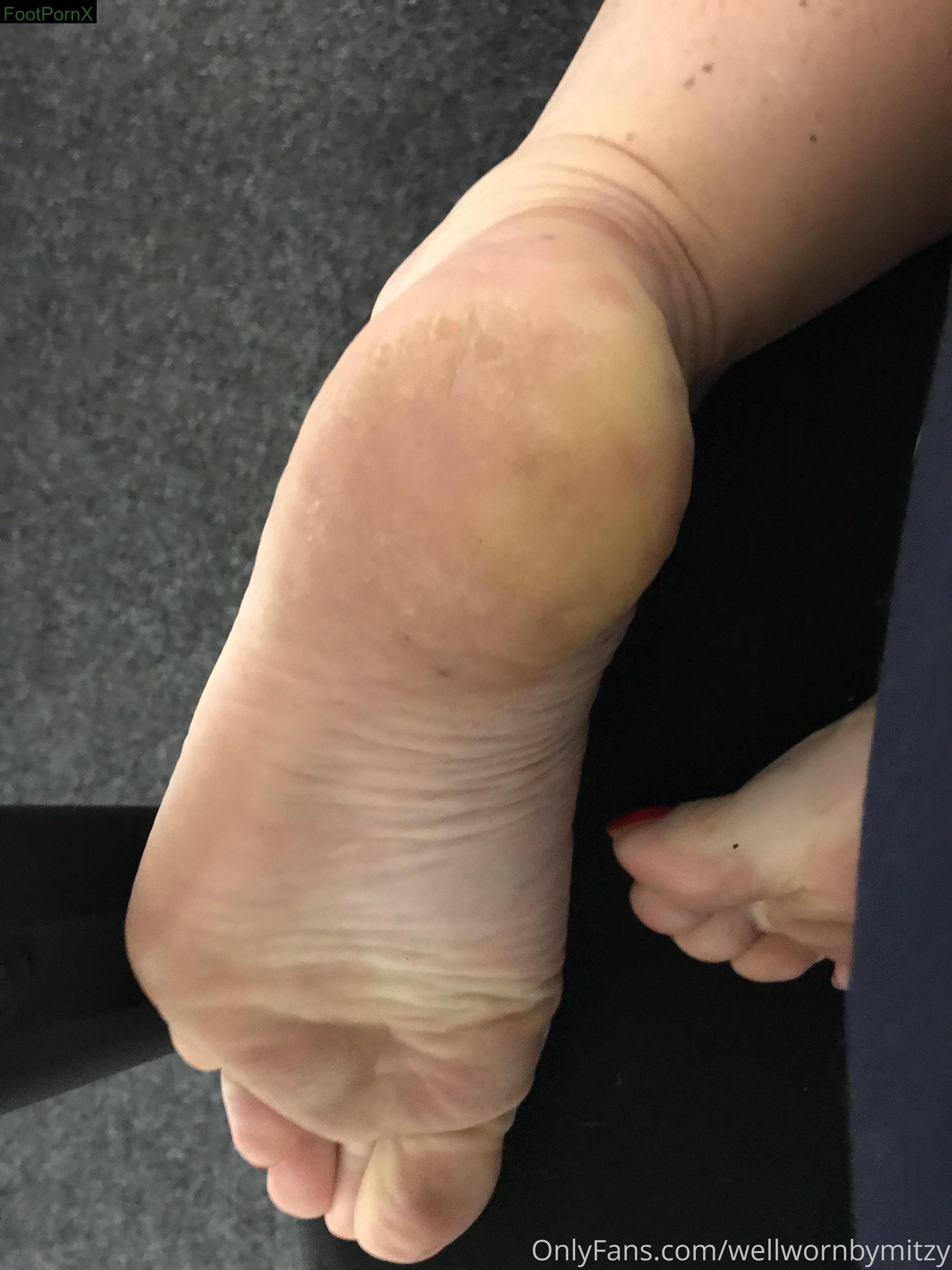wellwornbymitzy feet photo 15