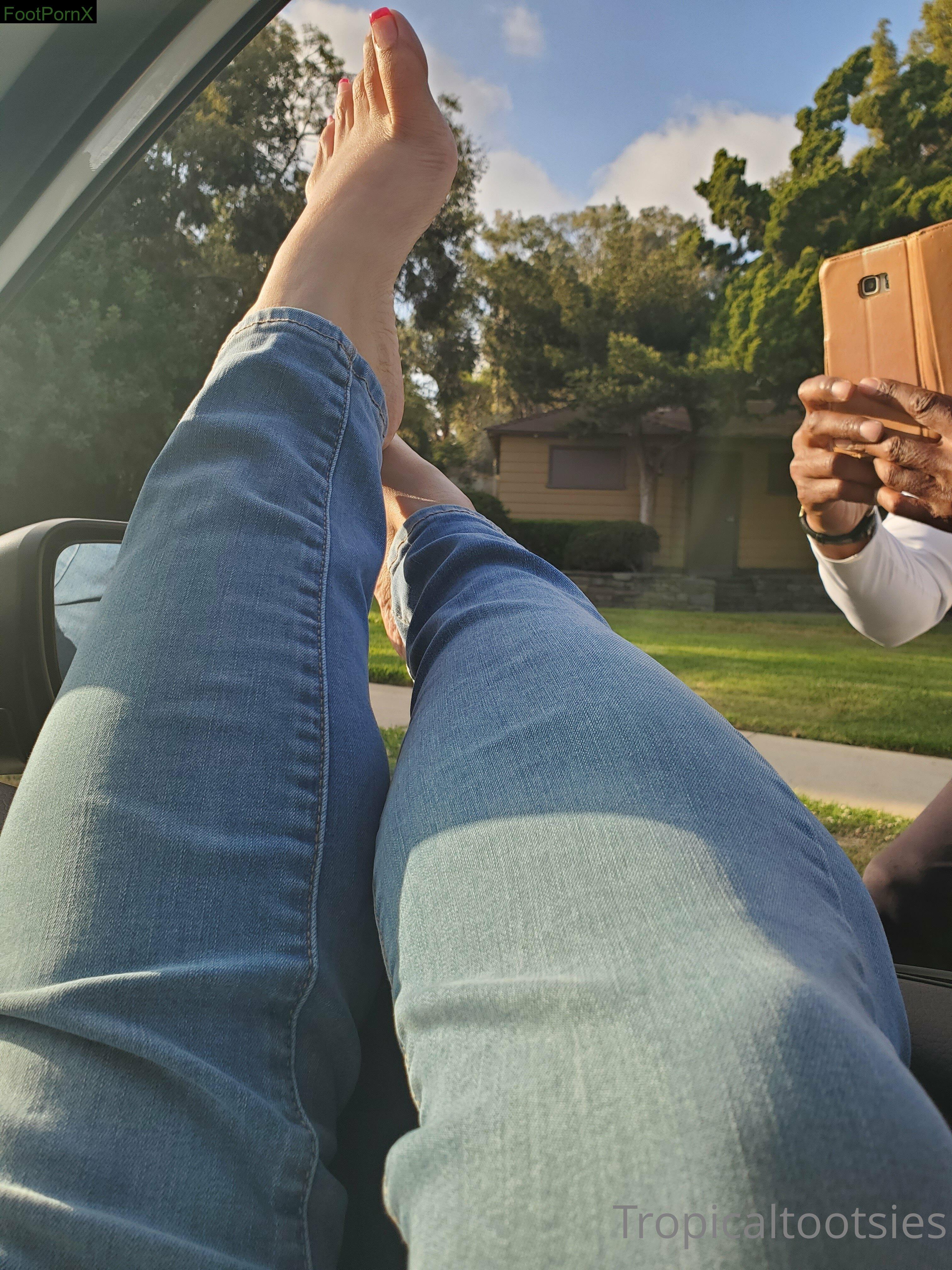 tropicaltootsies feet photo 14