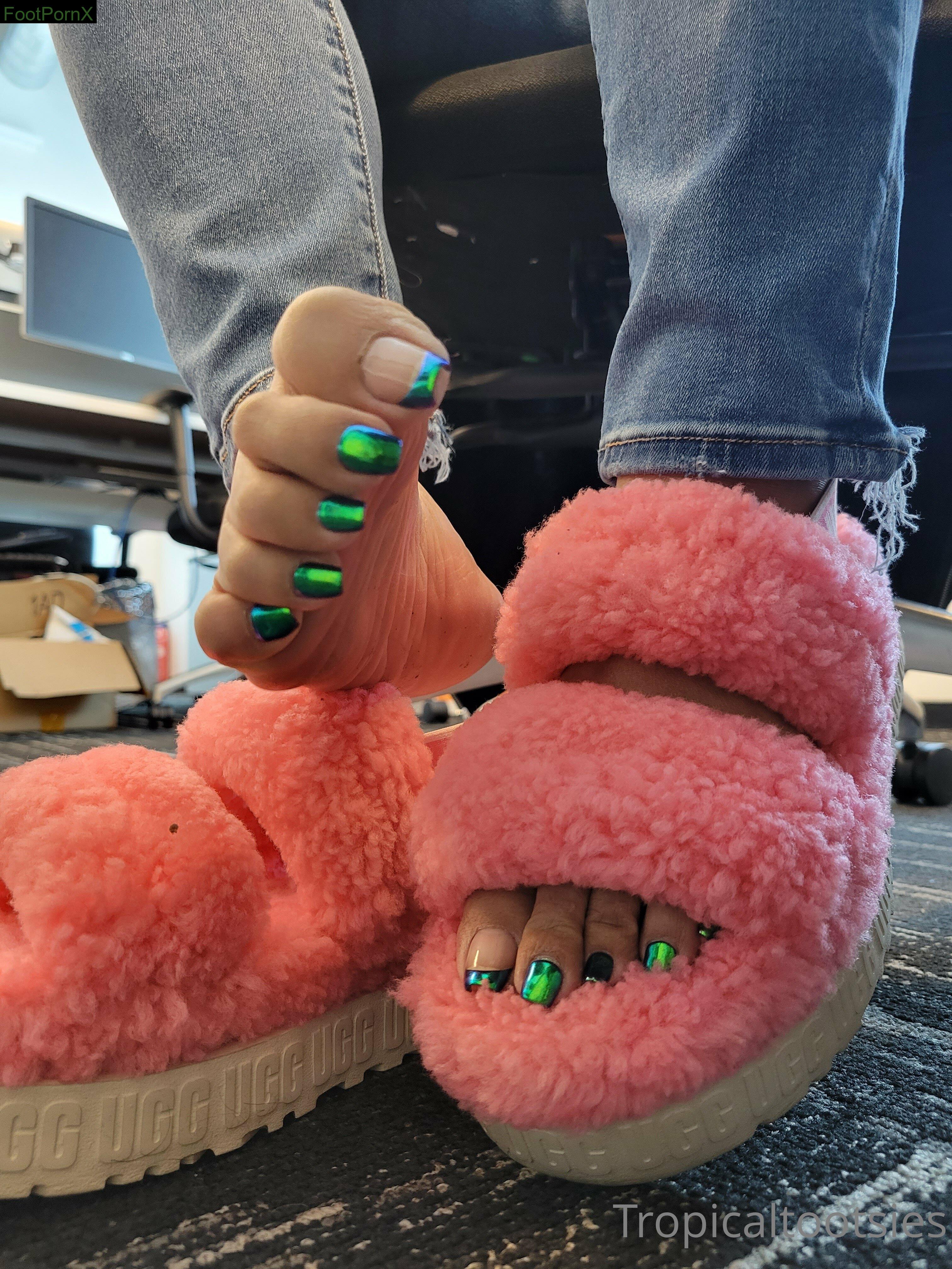 tropicaltootsies feet photo 12