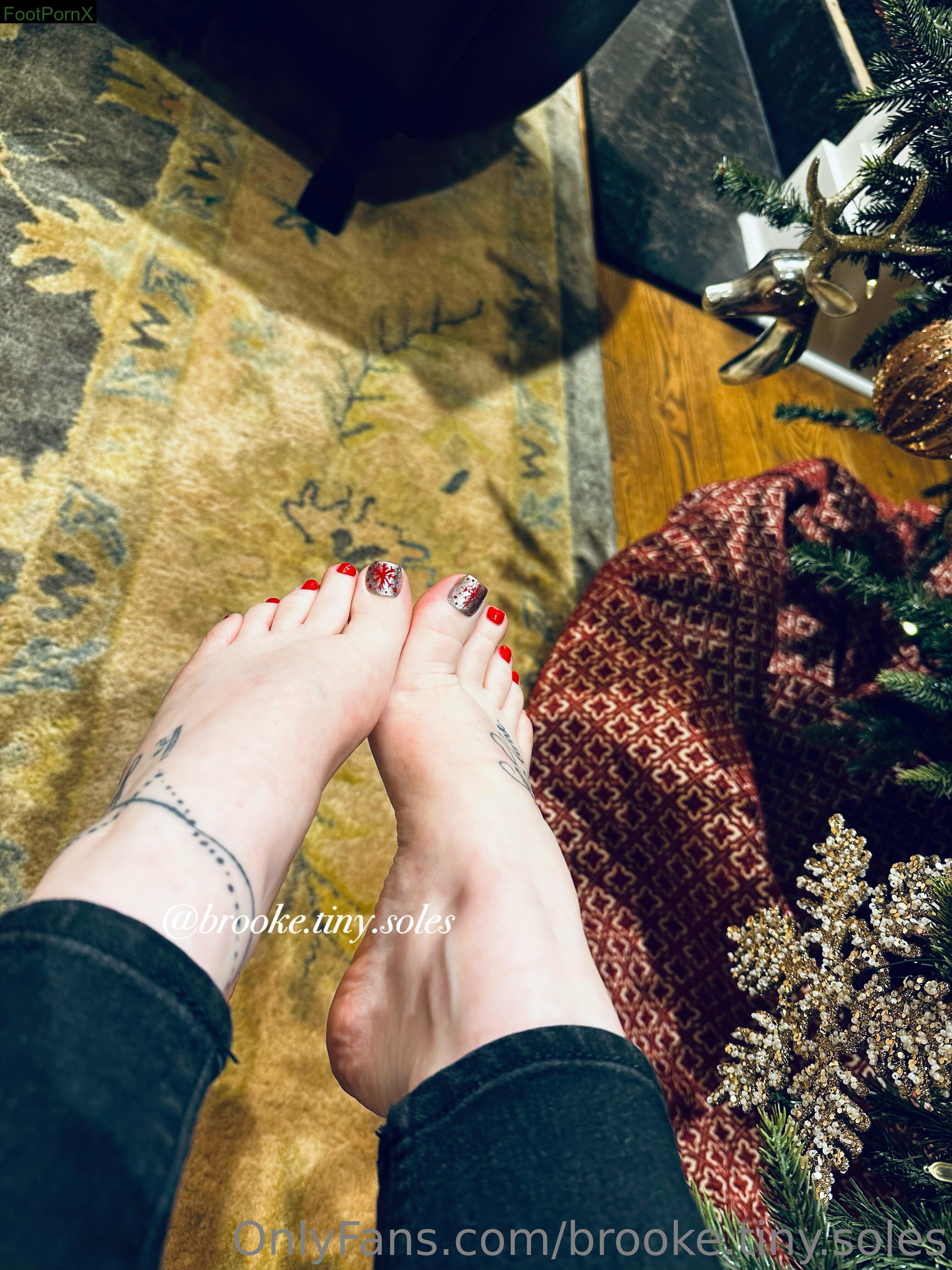 brooke.tiny.soles feet photo 15
