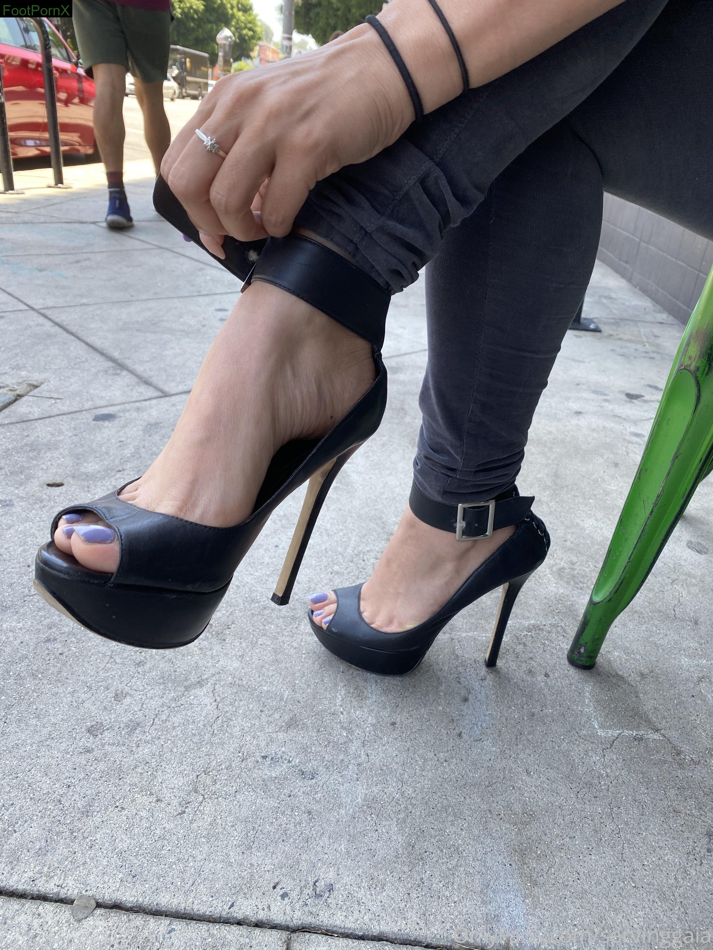 servinggaia feet photo 10