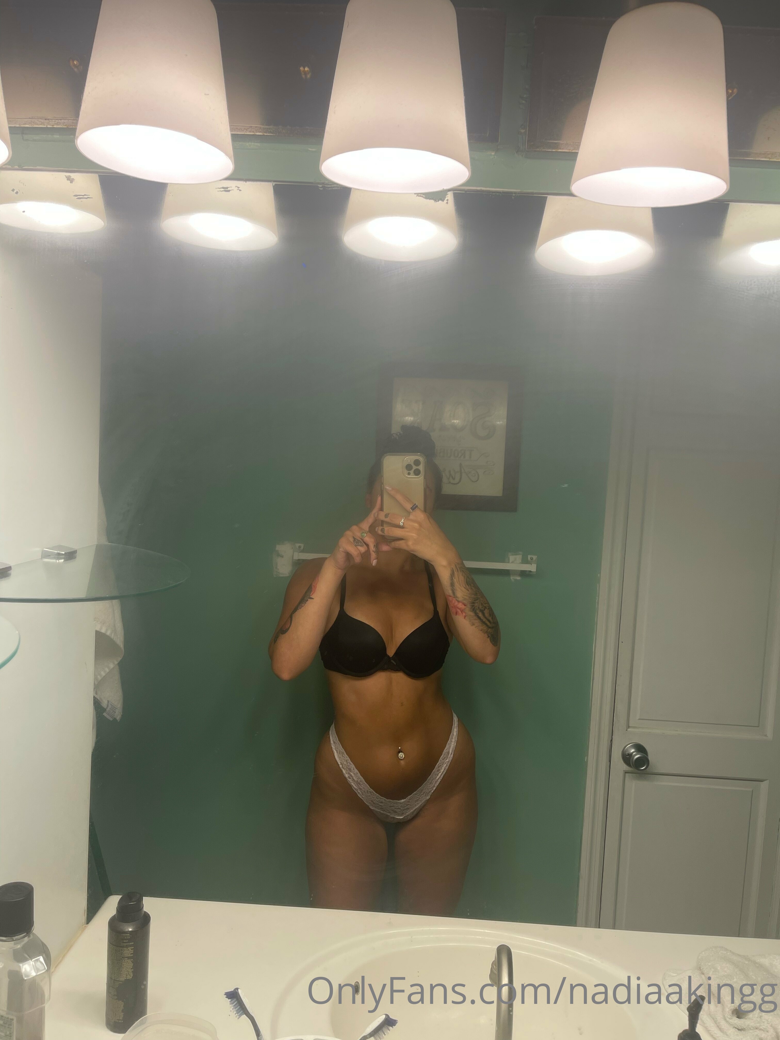 nadiaakingg feet photo 10