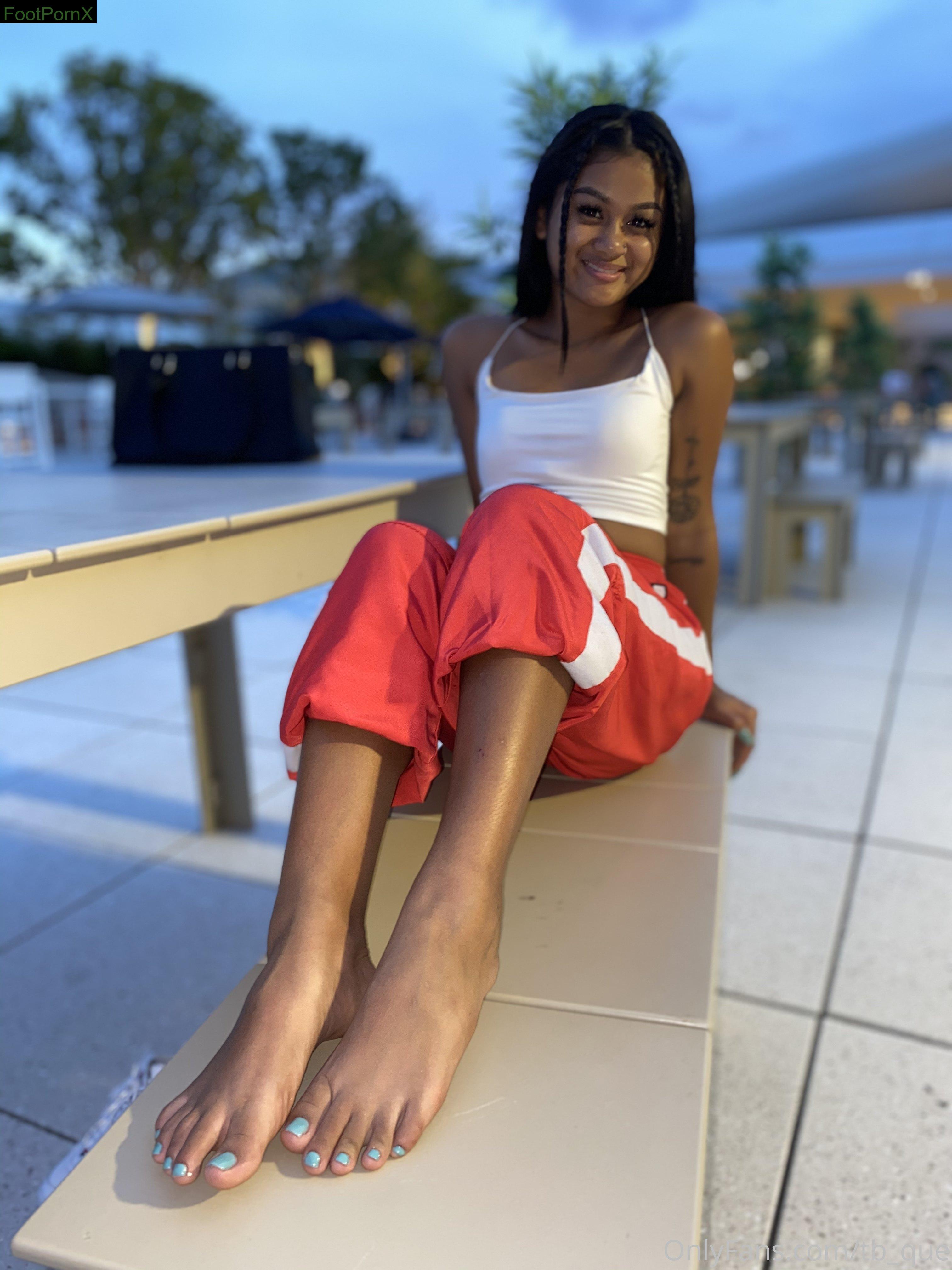 shewavyyy410 feet photo 3