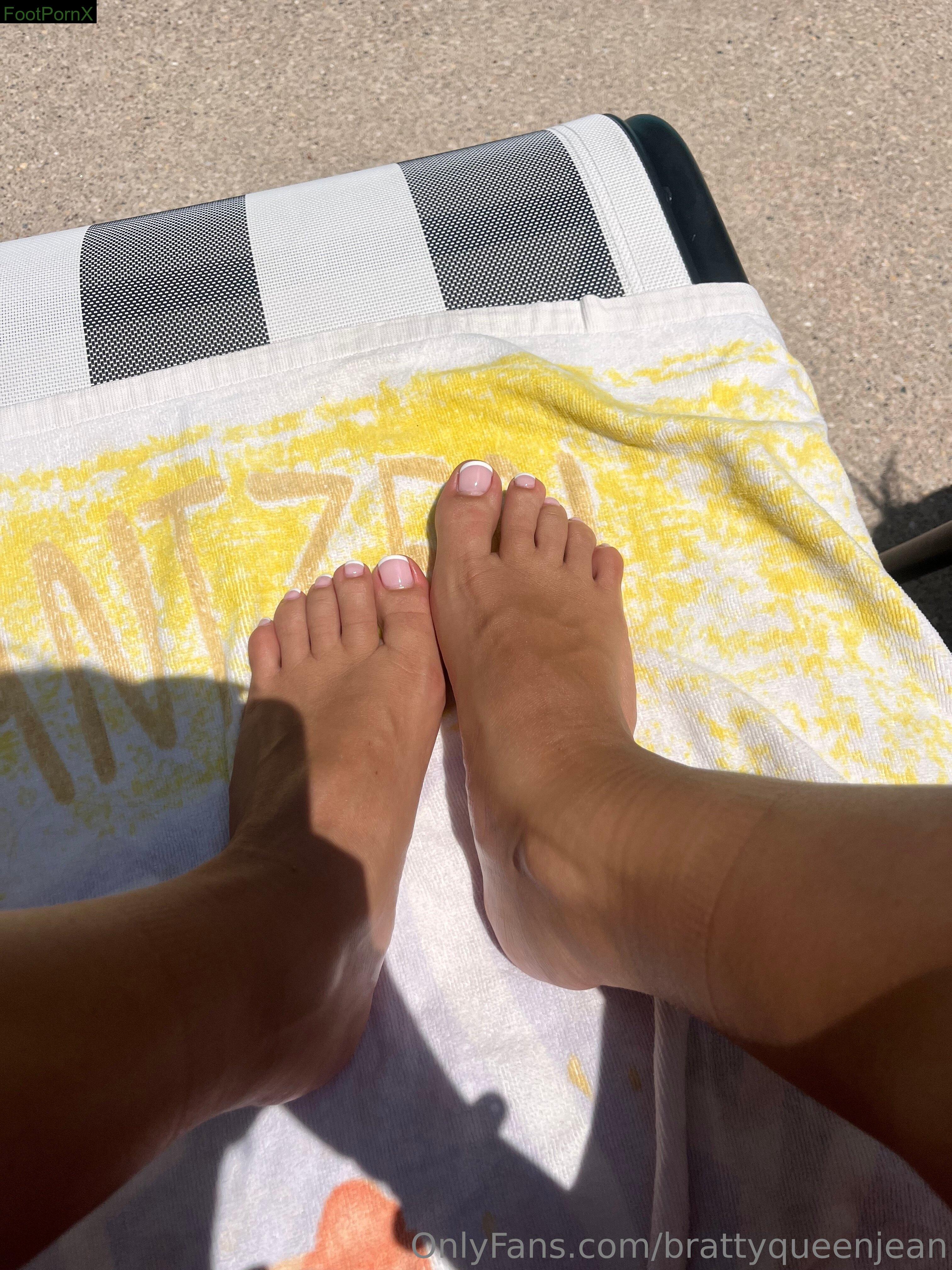 brattyqueenjean feet photo 20