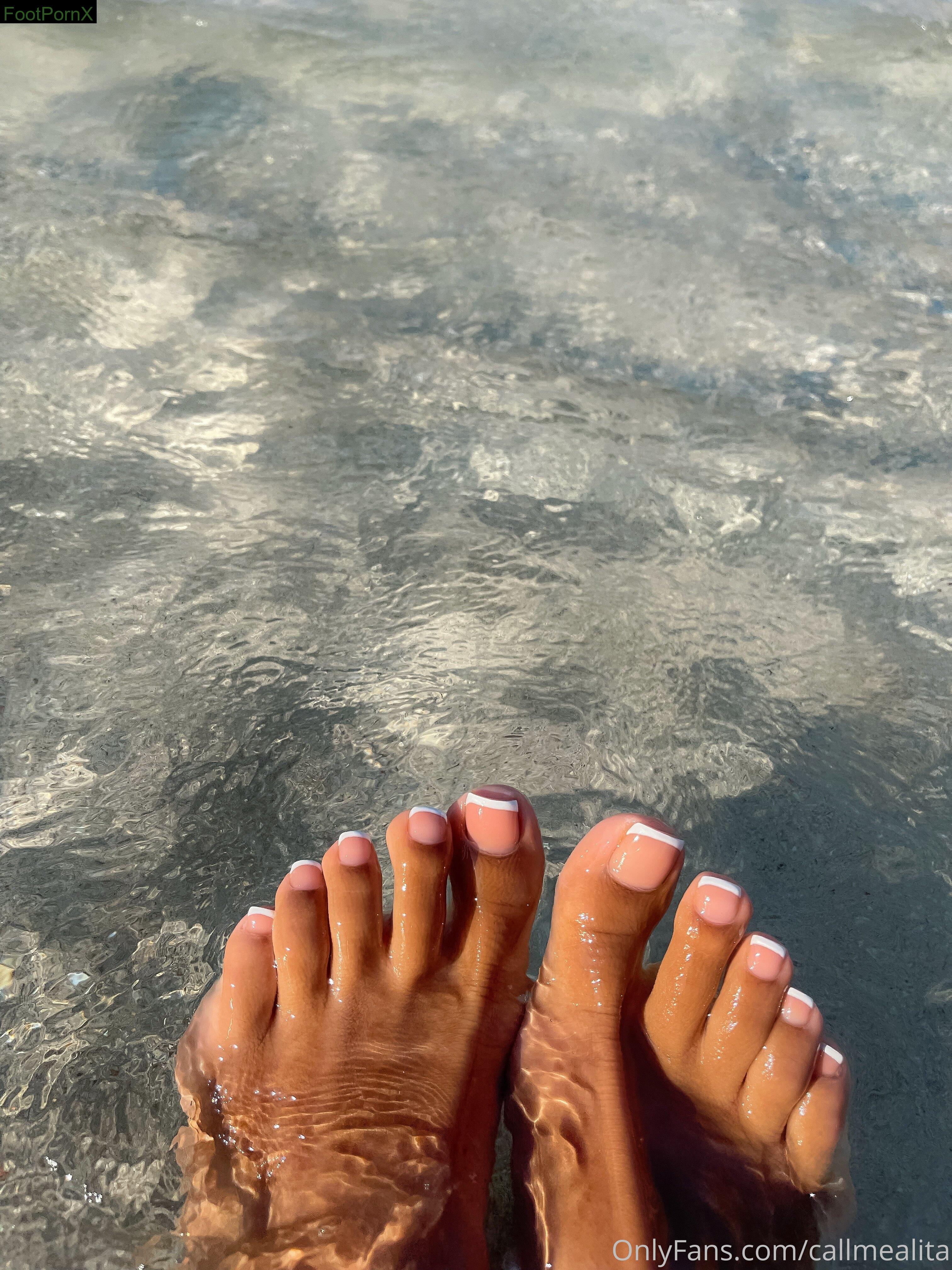 callmealita feet photo 3