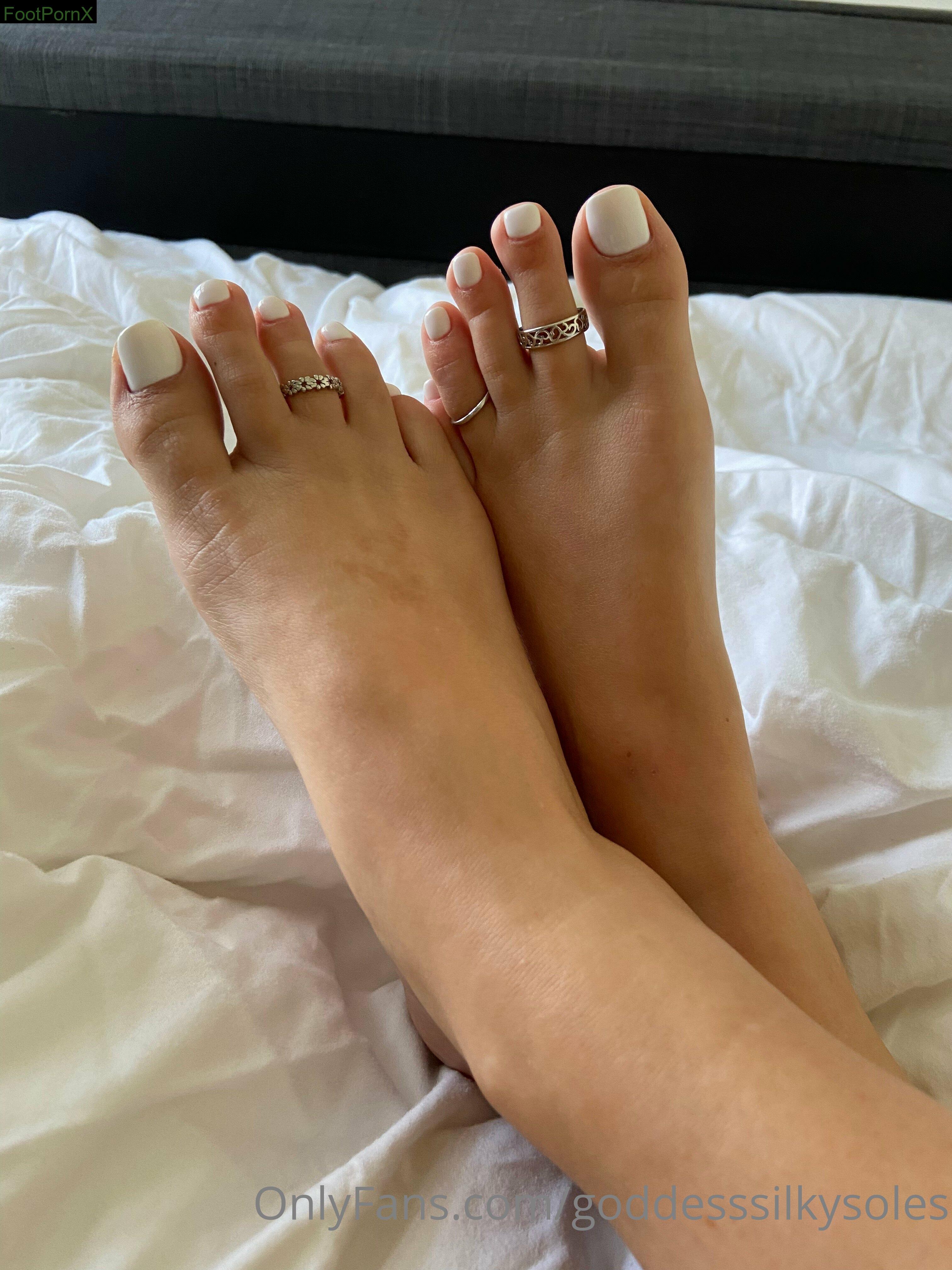 goddesssilkysoles feet photo 17