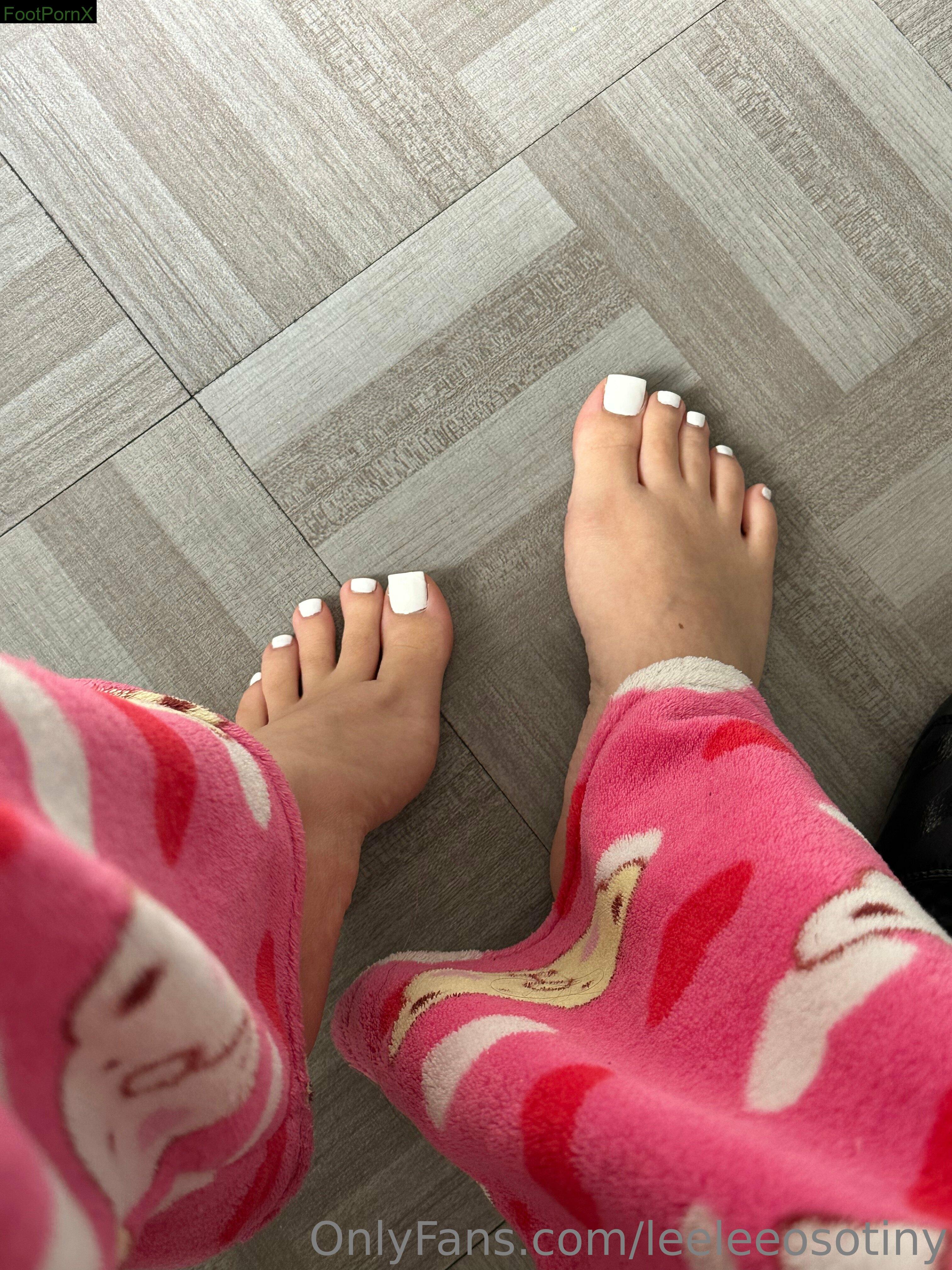 leeleeosotiny feet photo 10