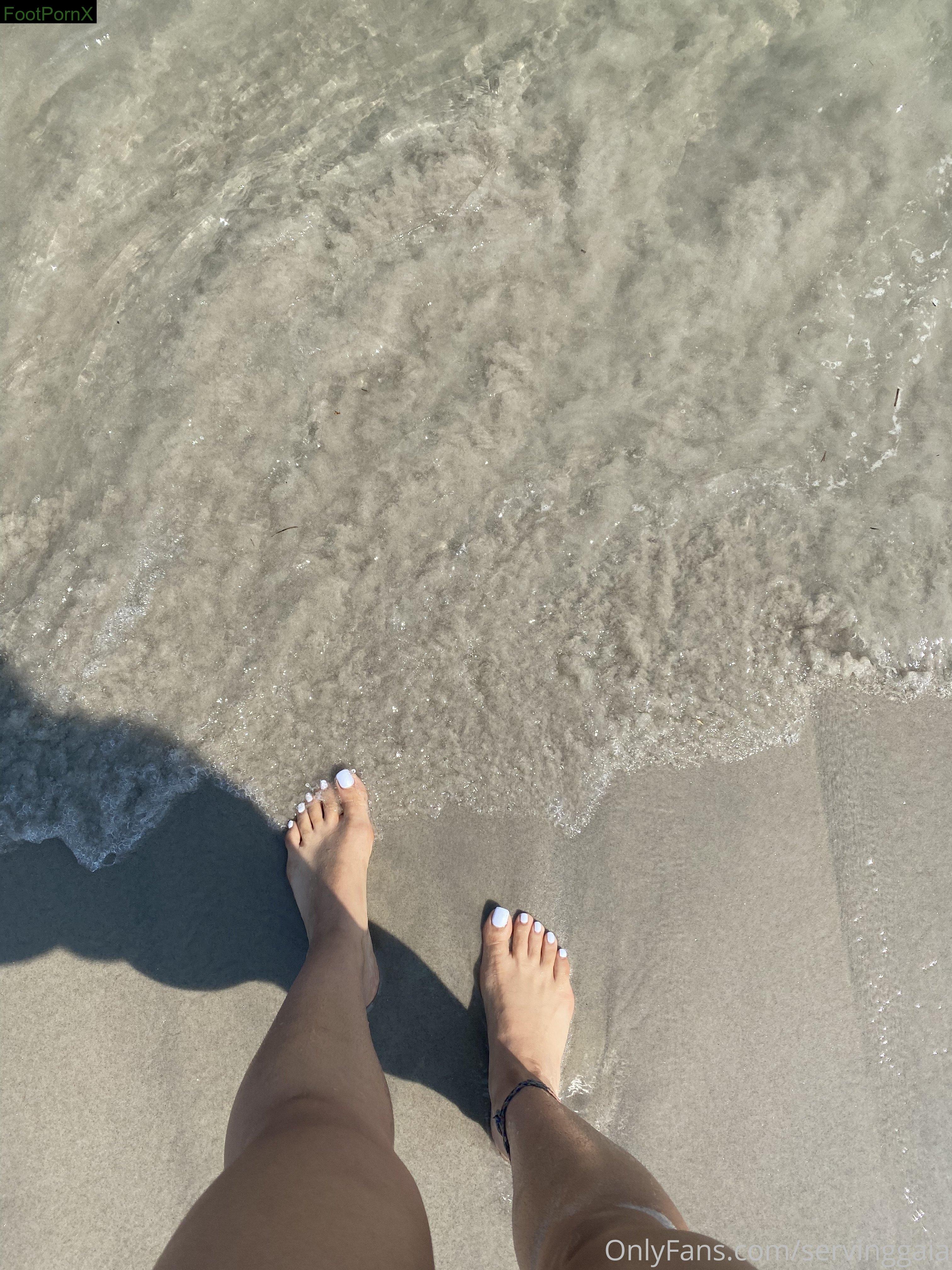 servinggaia feet photo 2