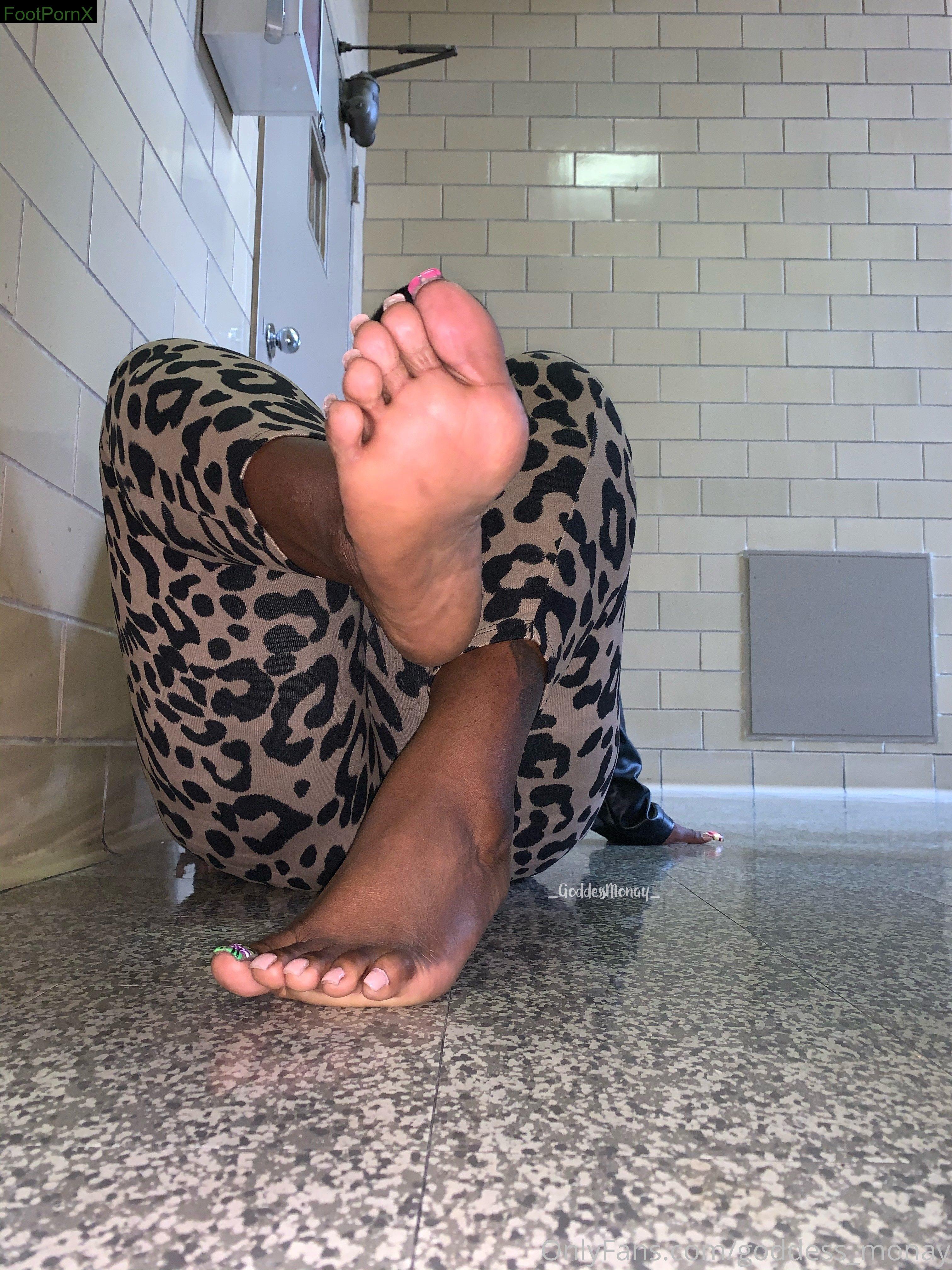 goddess_monay feet photo 4