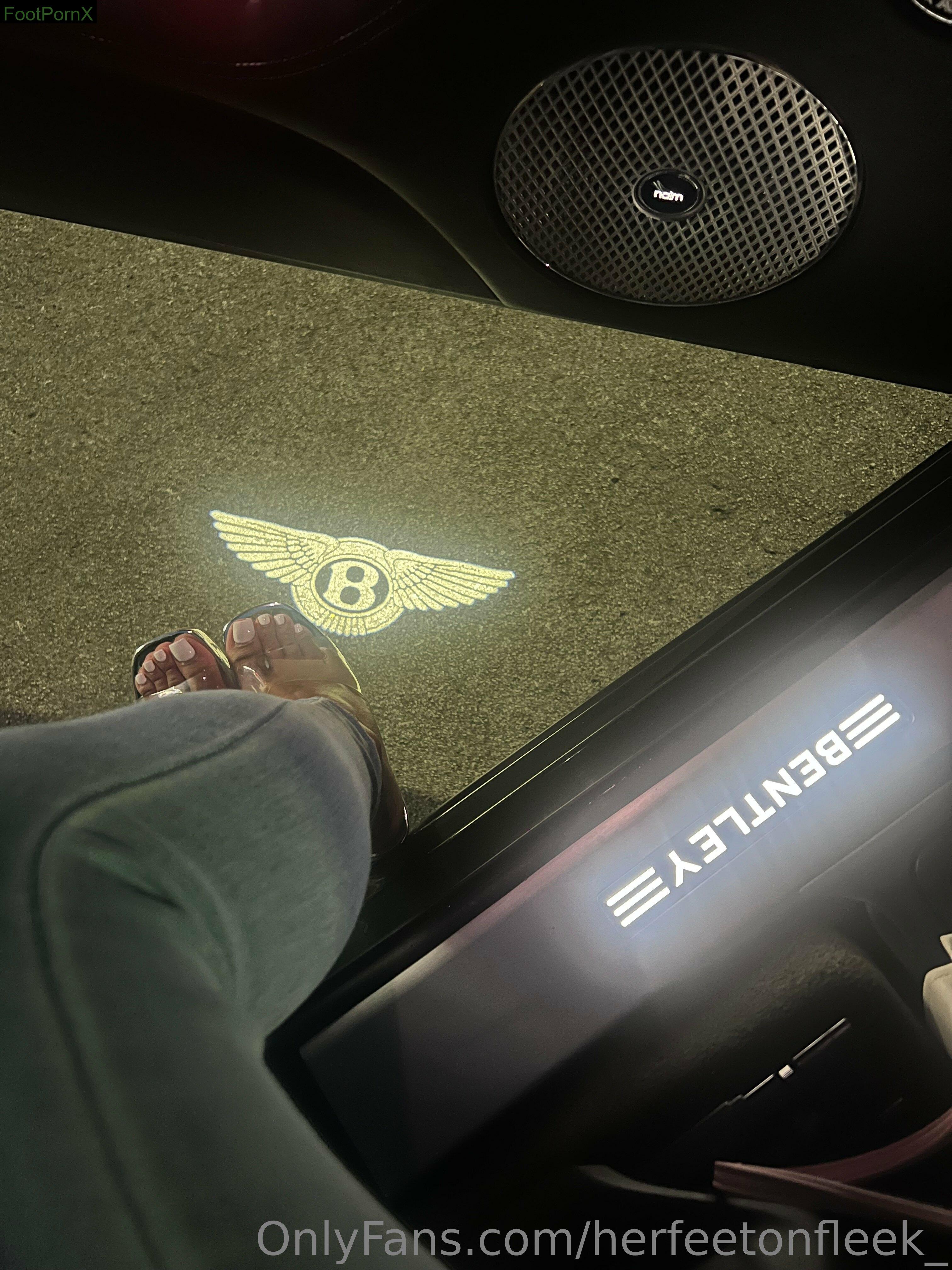 herfeetonfleek_ feet photo 17