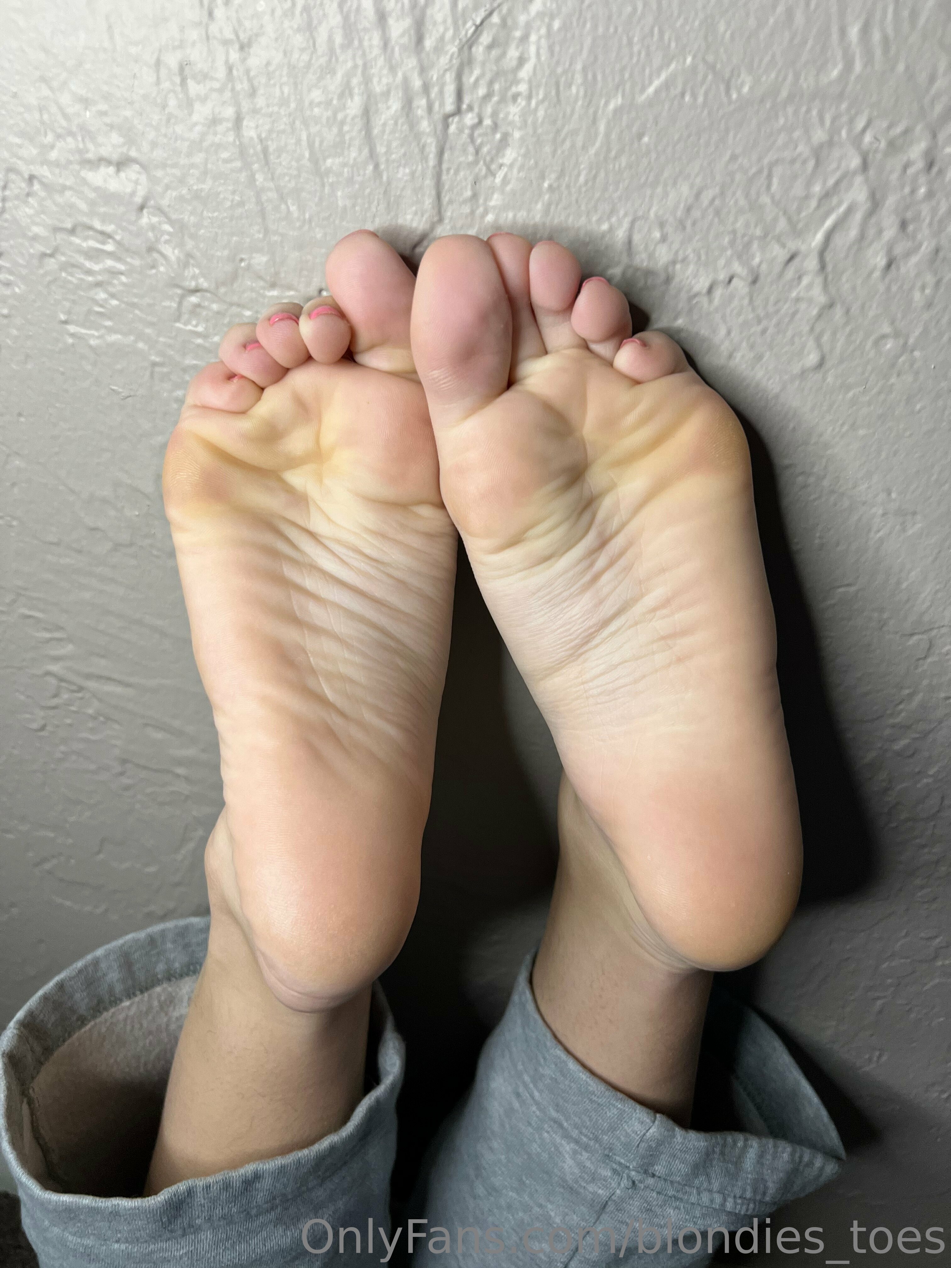brees_feet1 feet photo 2