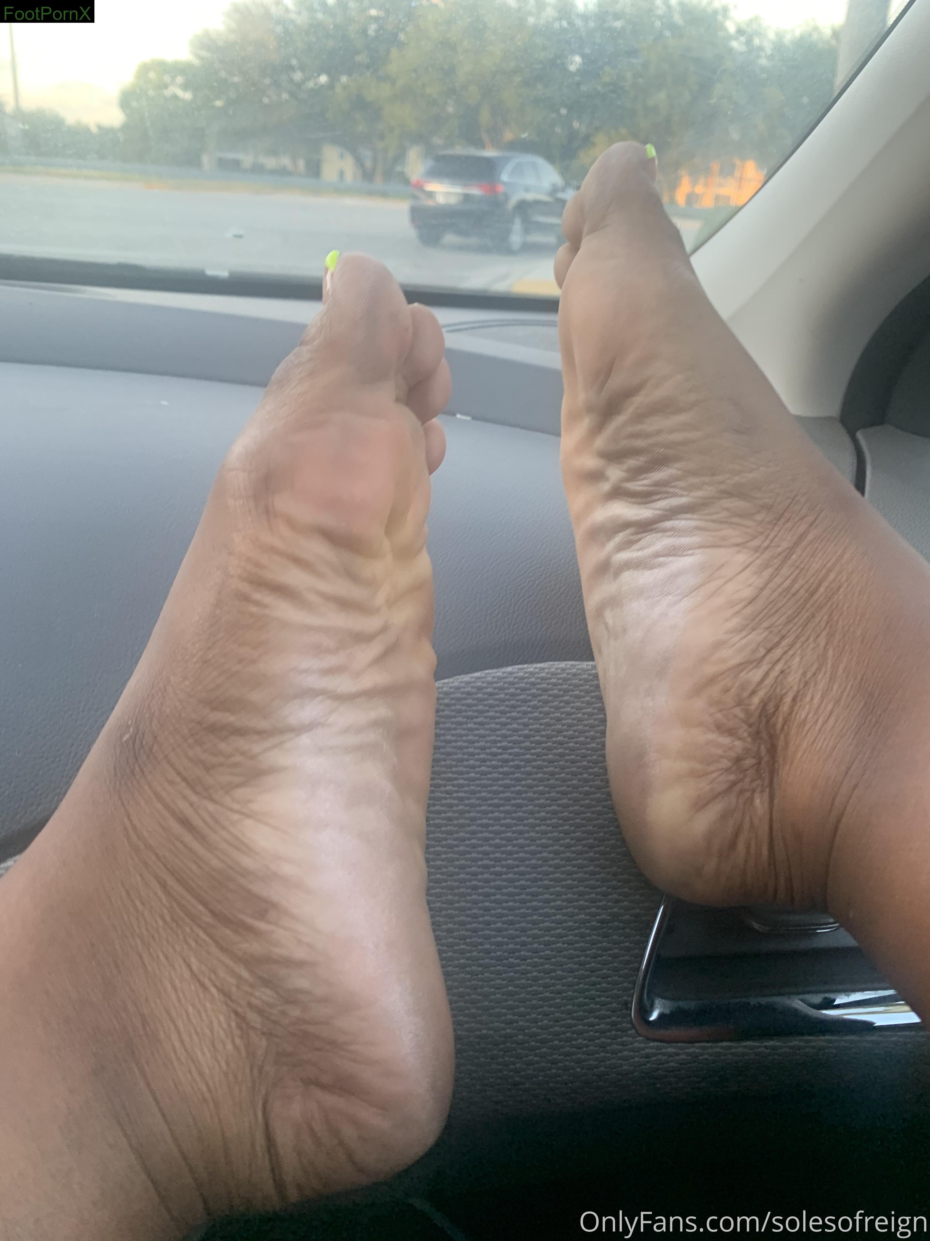 thagoddessreignn feet photo 1