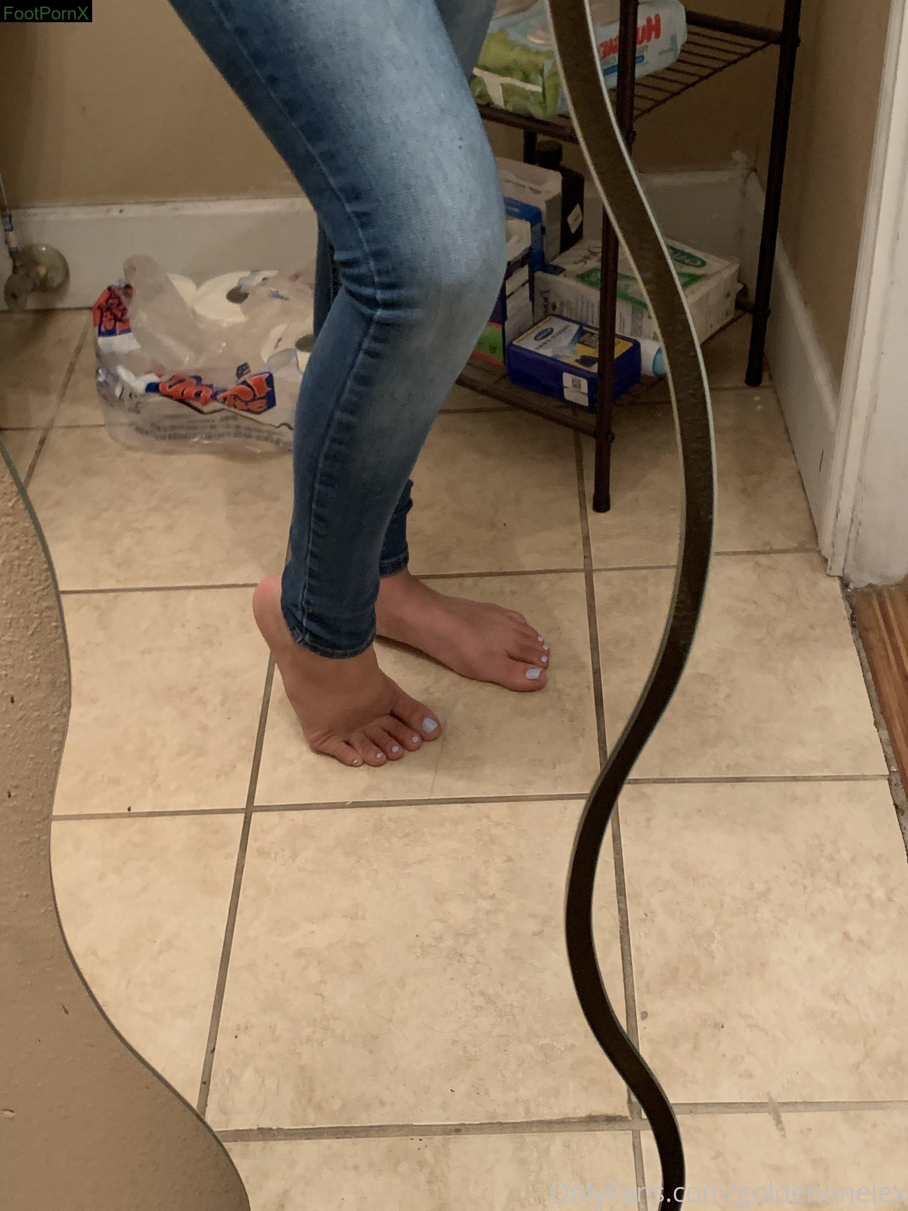 goldenonelex feet photo 9
