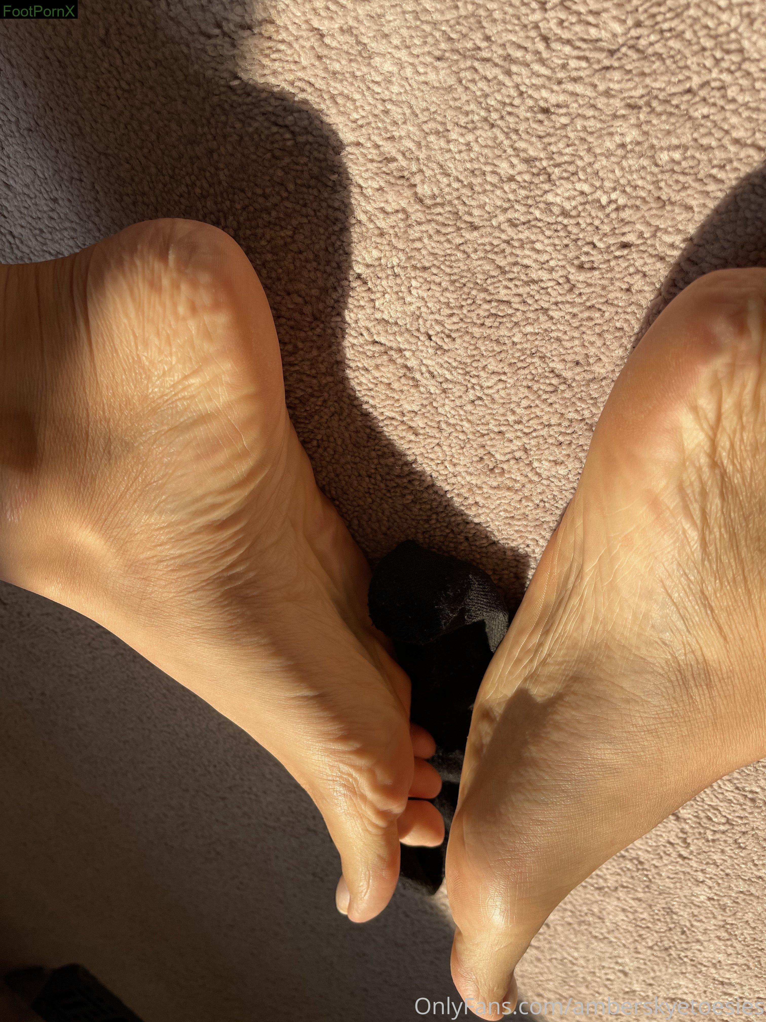 amberskyetoesies feet photo 6