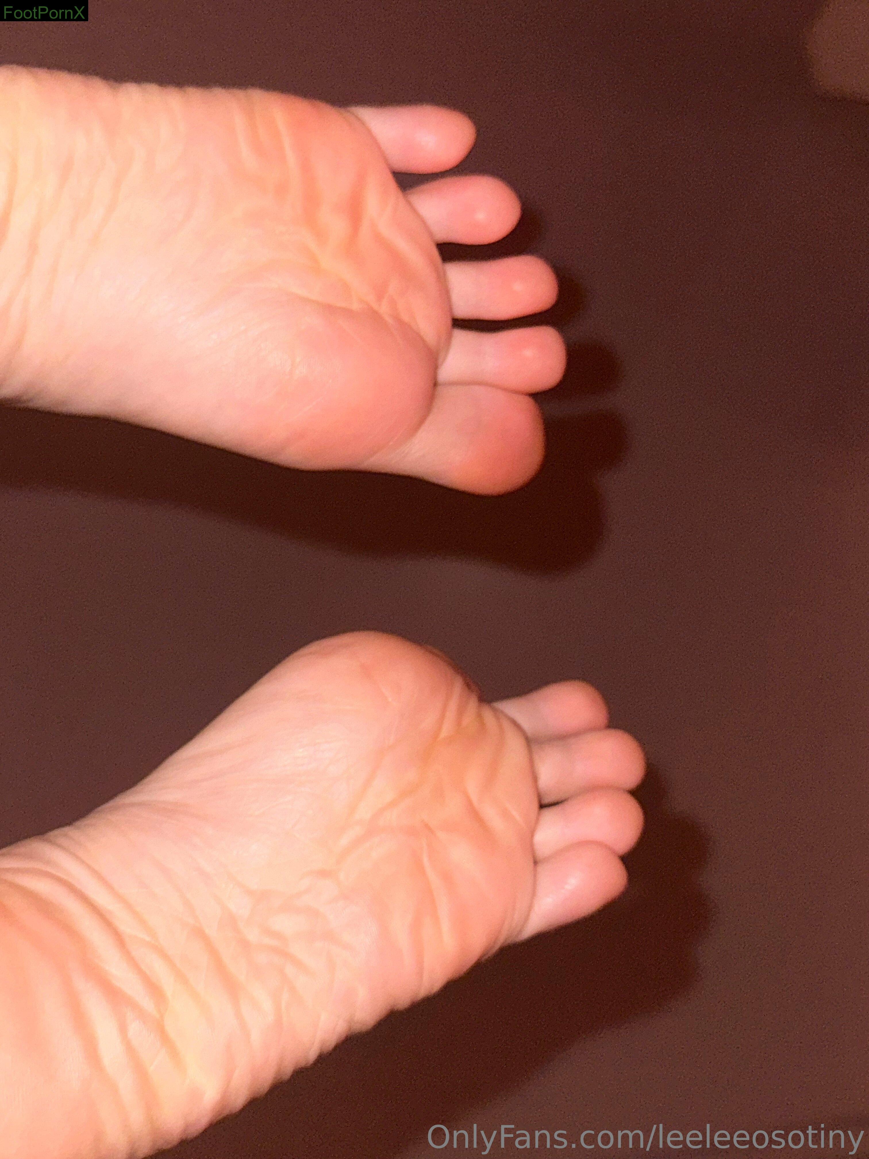 leeleeosotiny feet photo 5