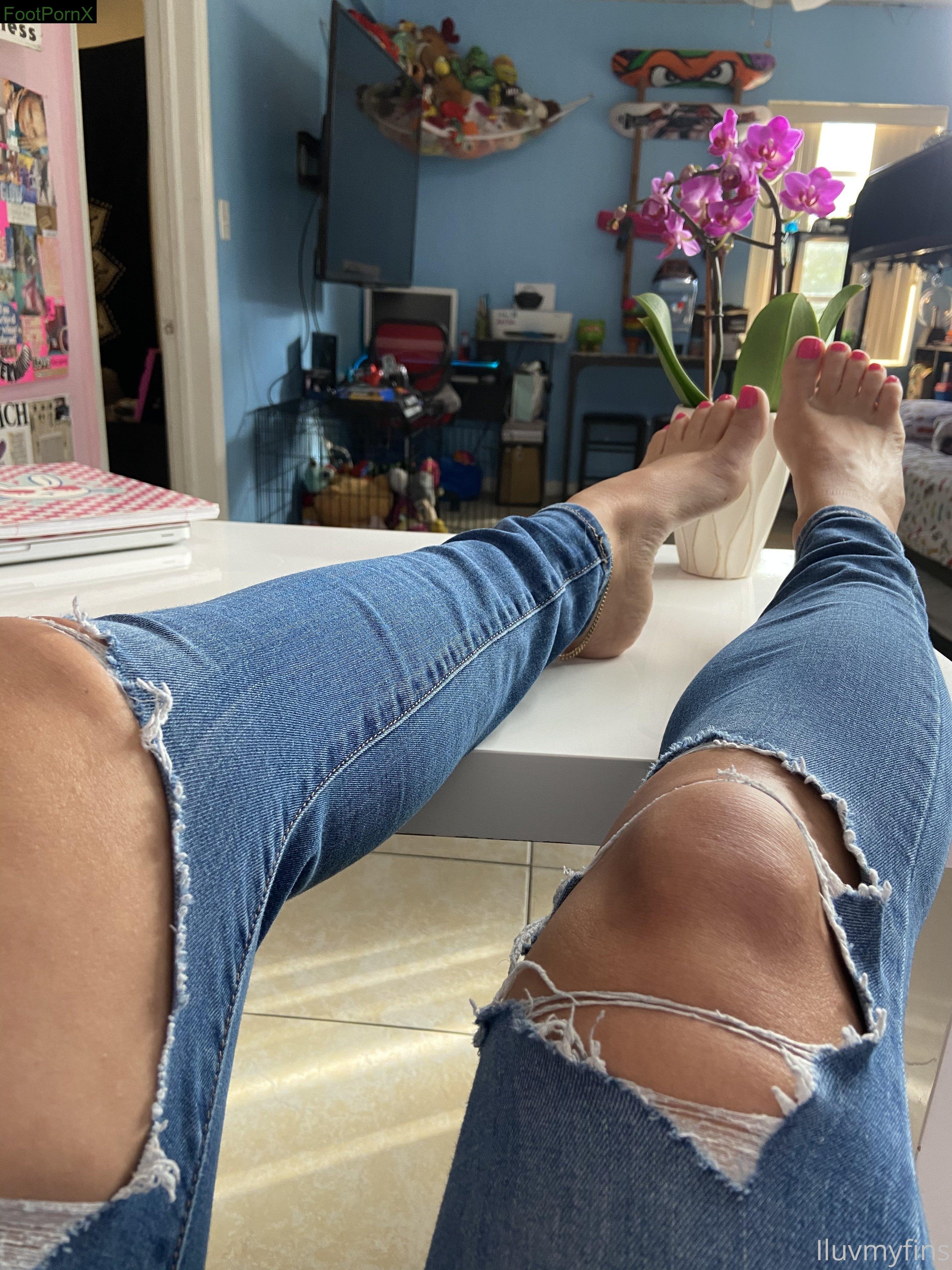 iluvmyfins feet photo 12