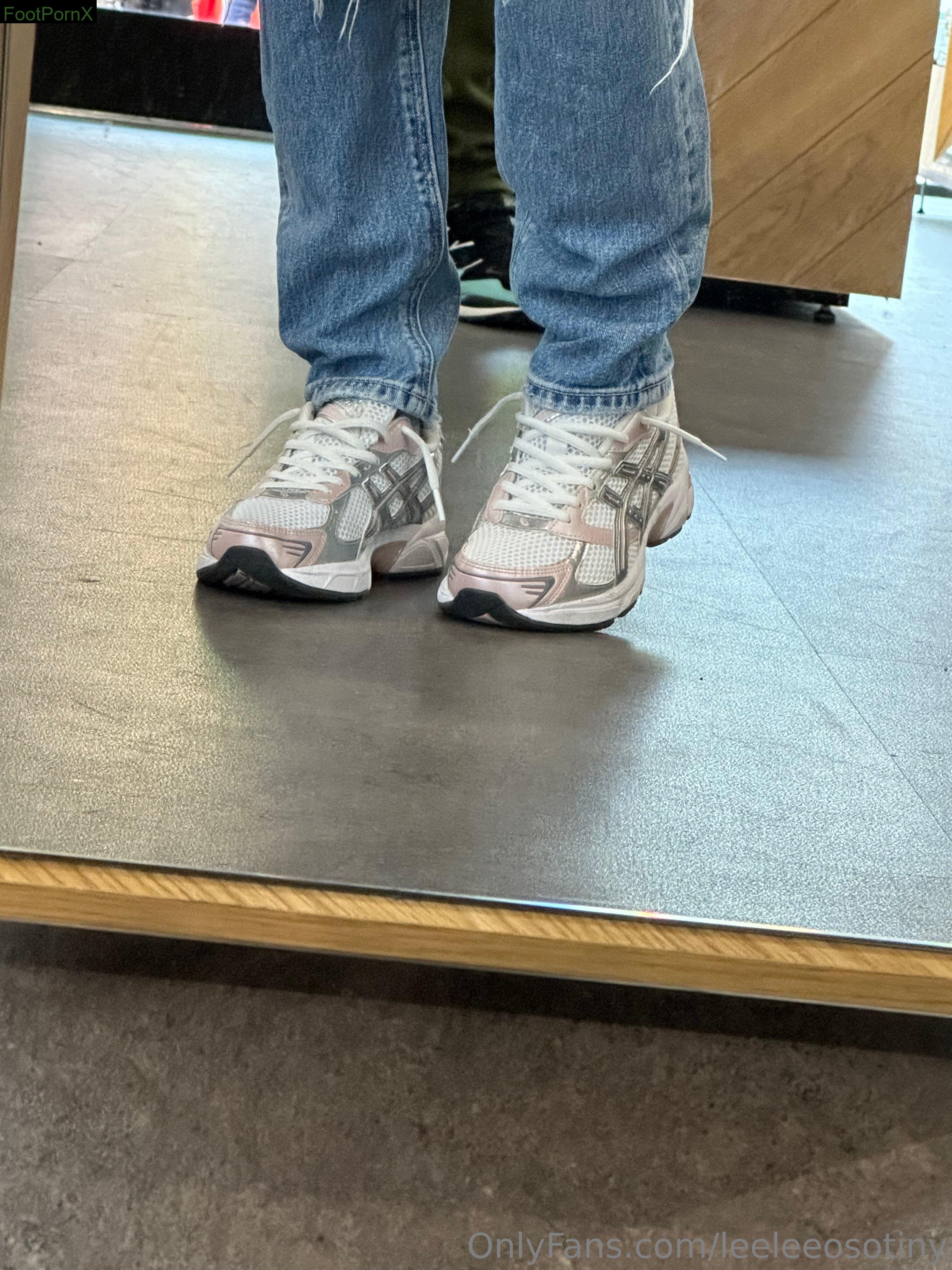 leeleeosotiny feet photo 4