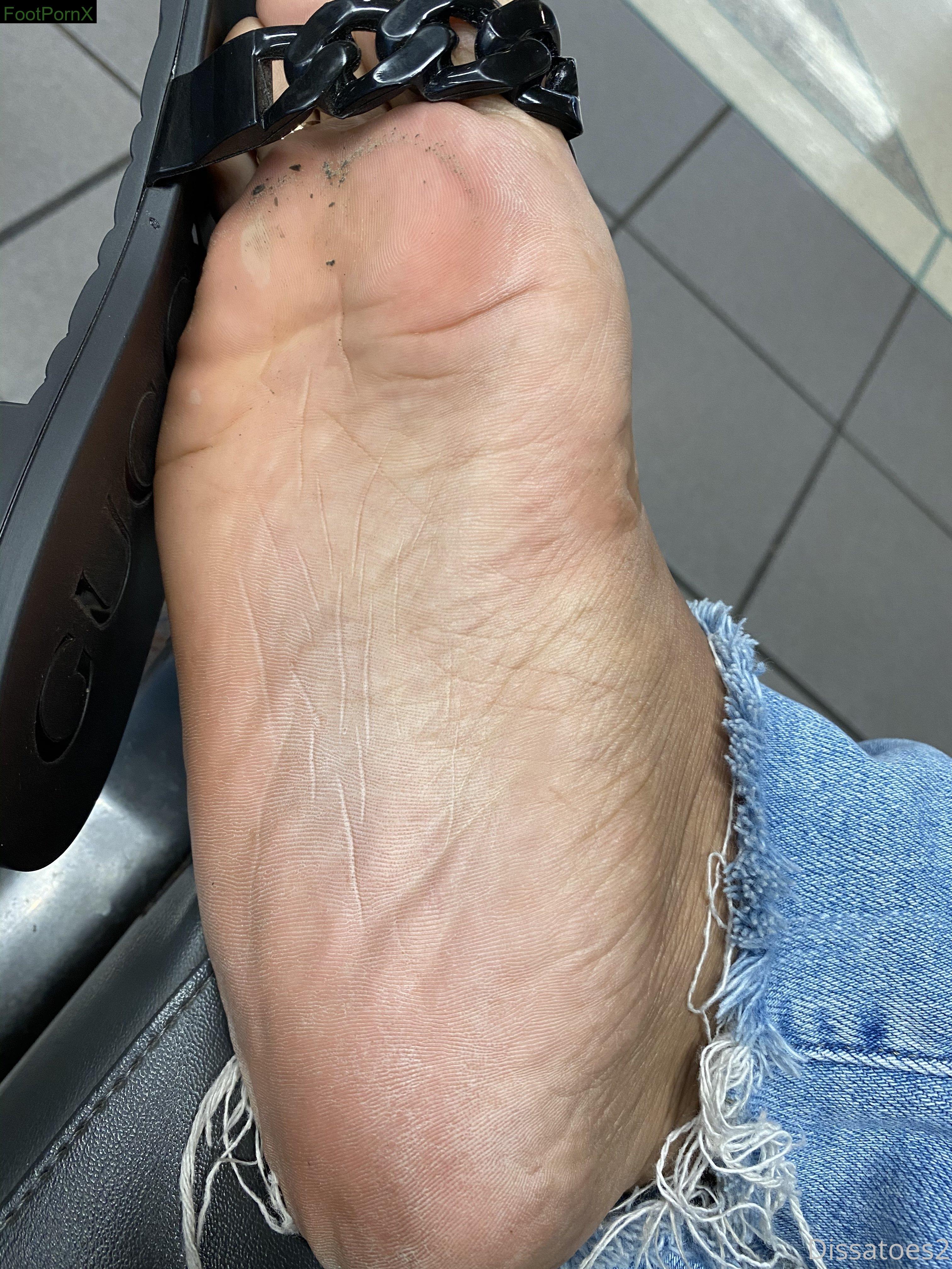dissatoes feet photo 3