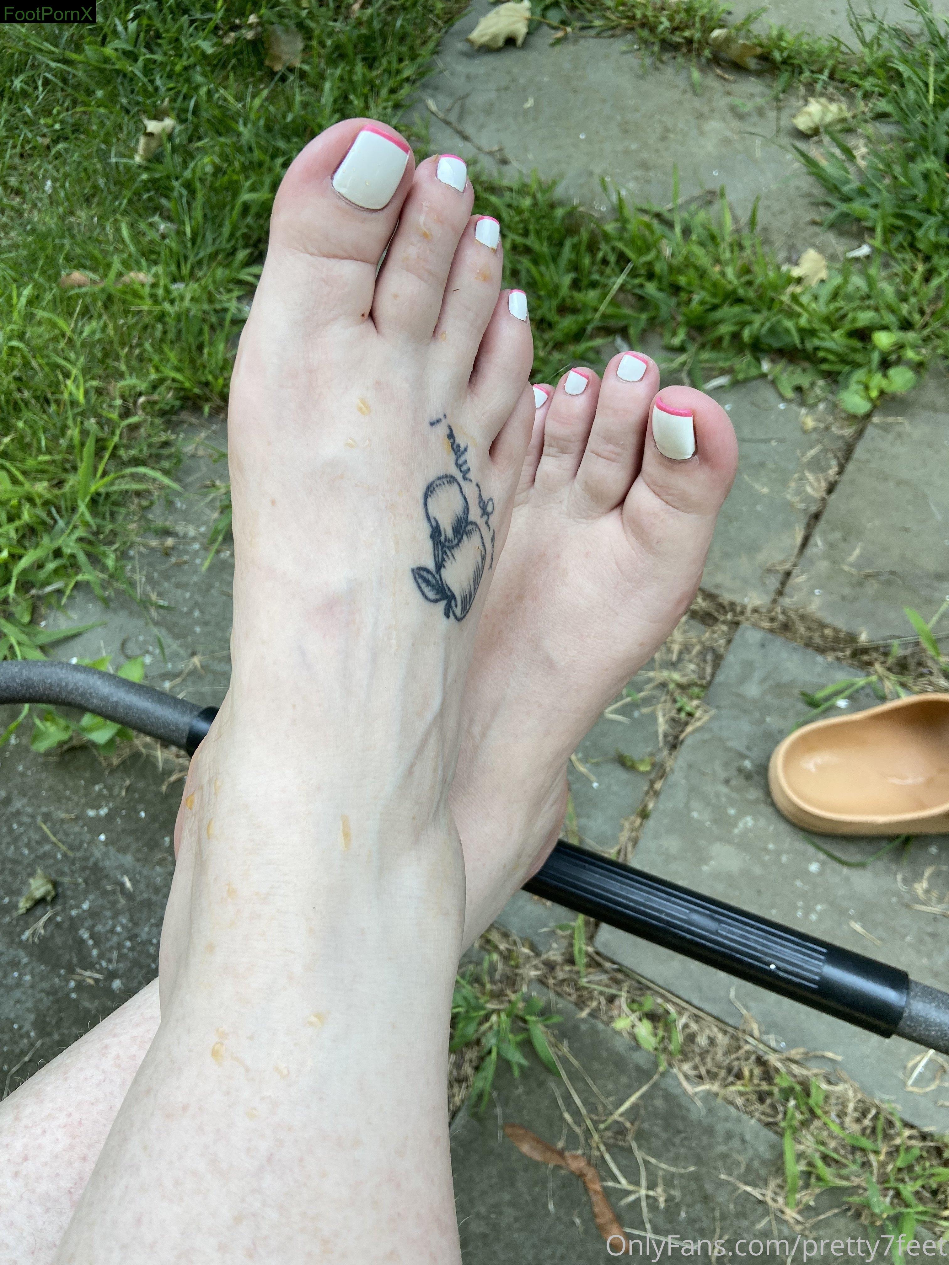 pretty7feet feet photo 4