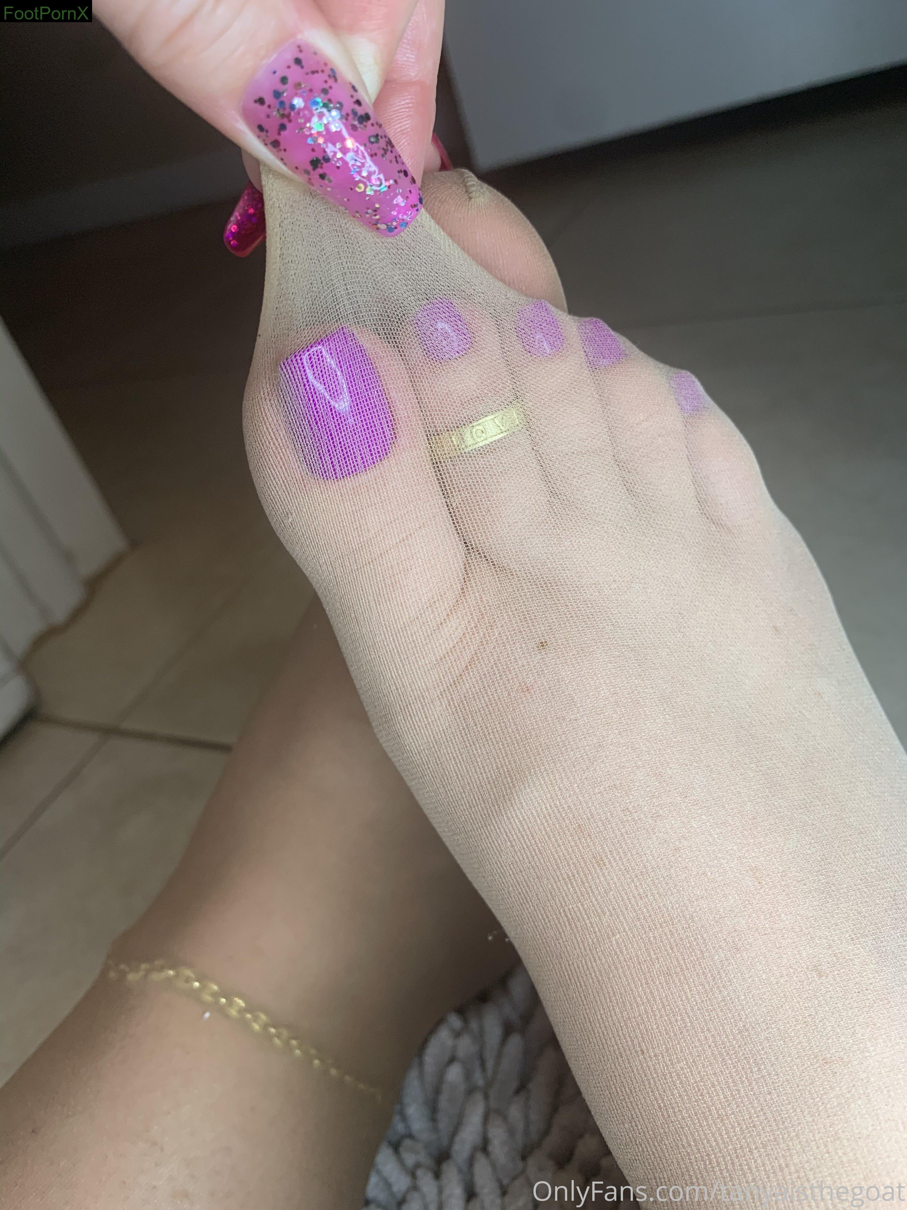 tanyaisthegoat feet photo 7