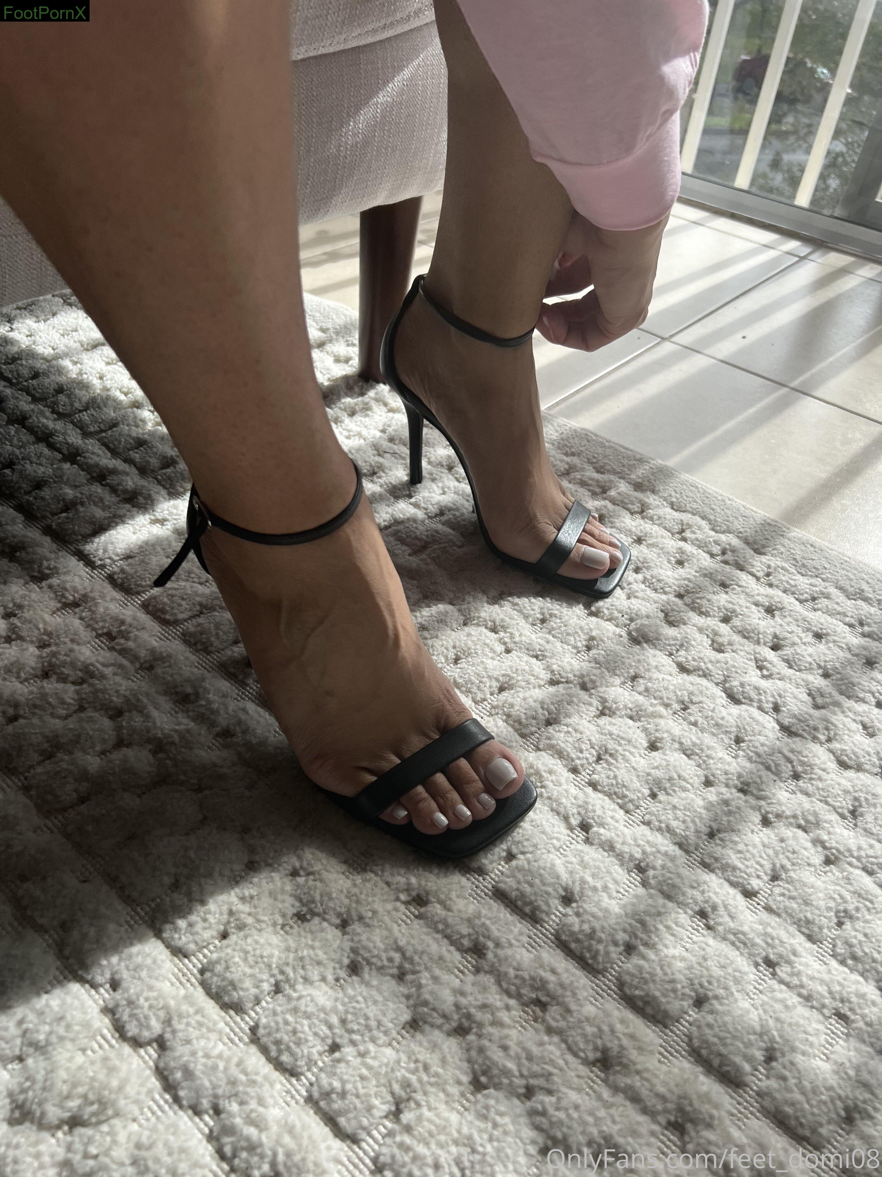feet_domi08 feet photo 3