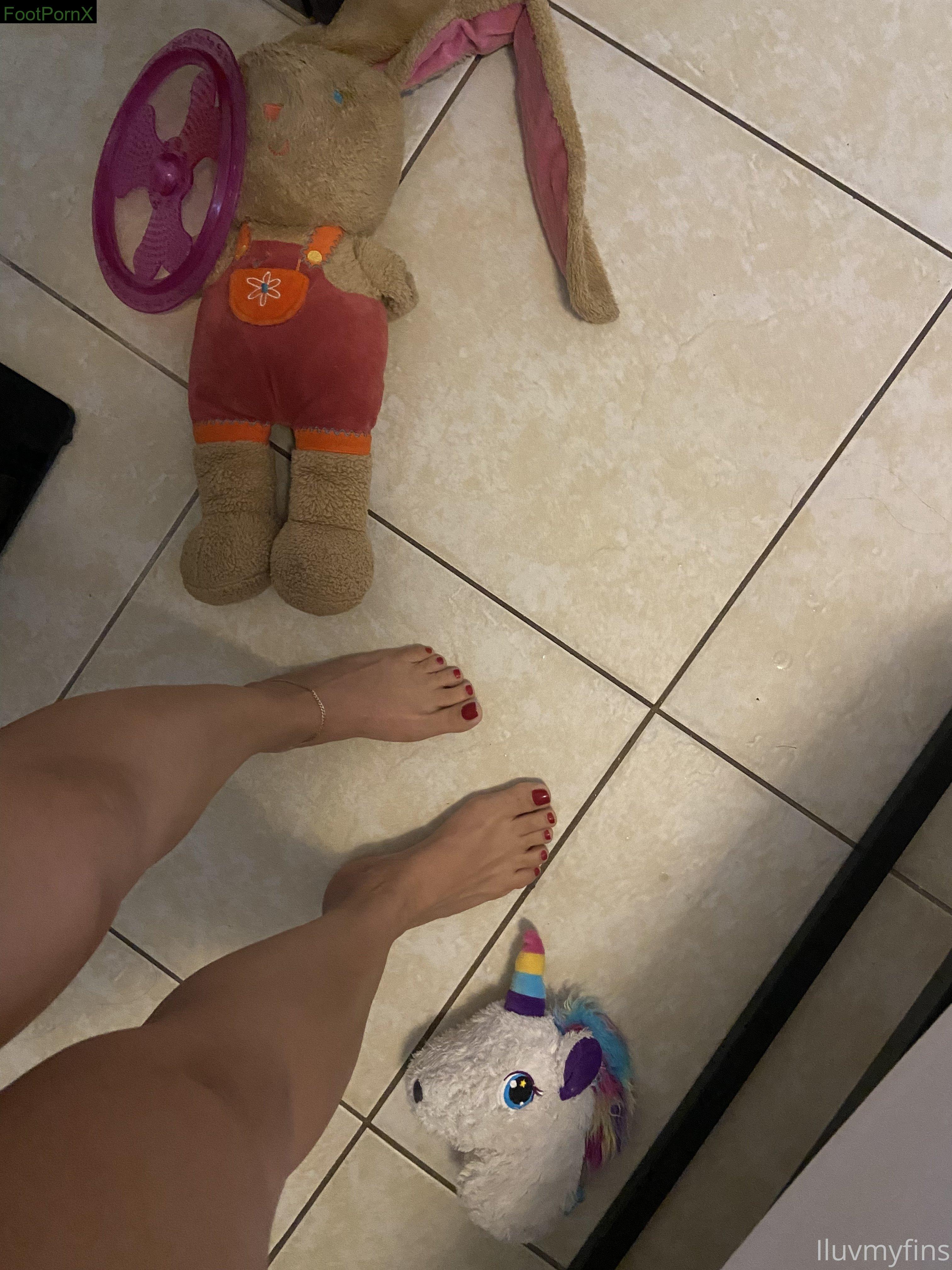 iluvmyfins feet photo 5
