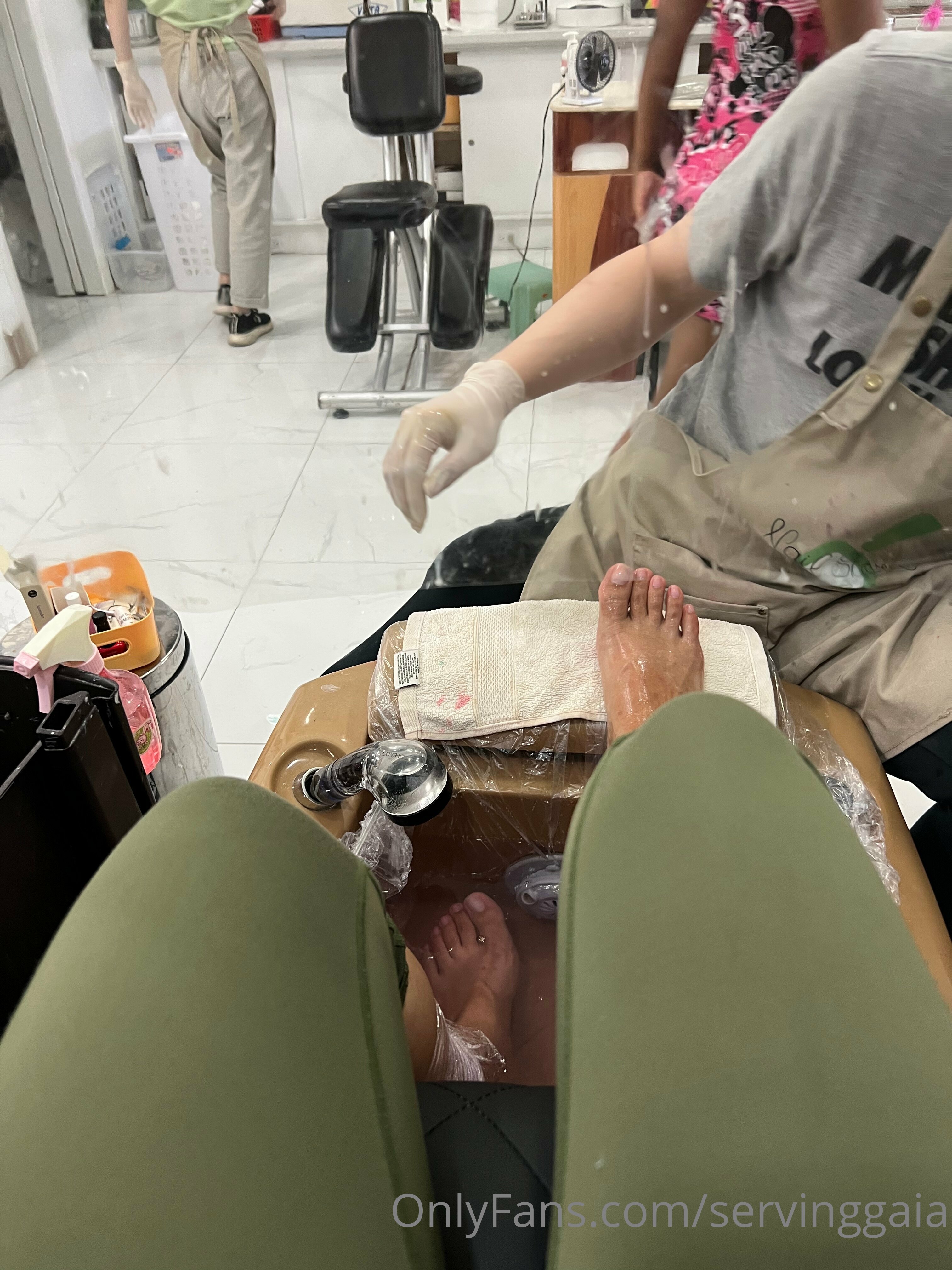 servinggaia feet photo 2