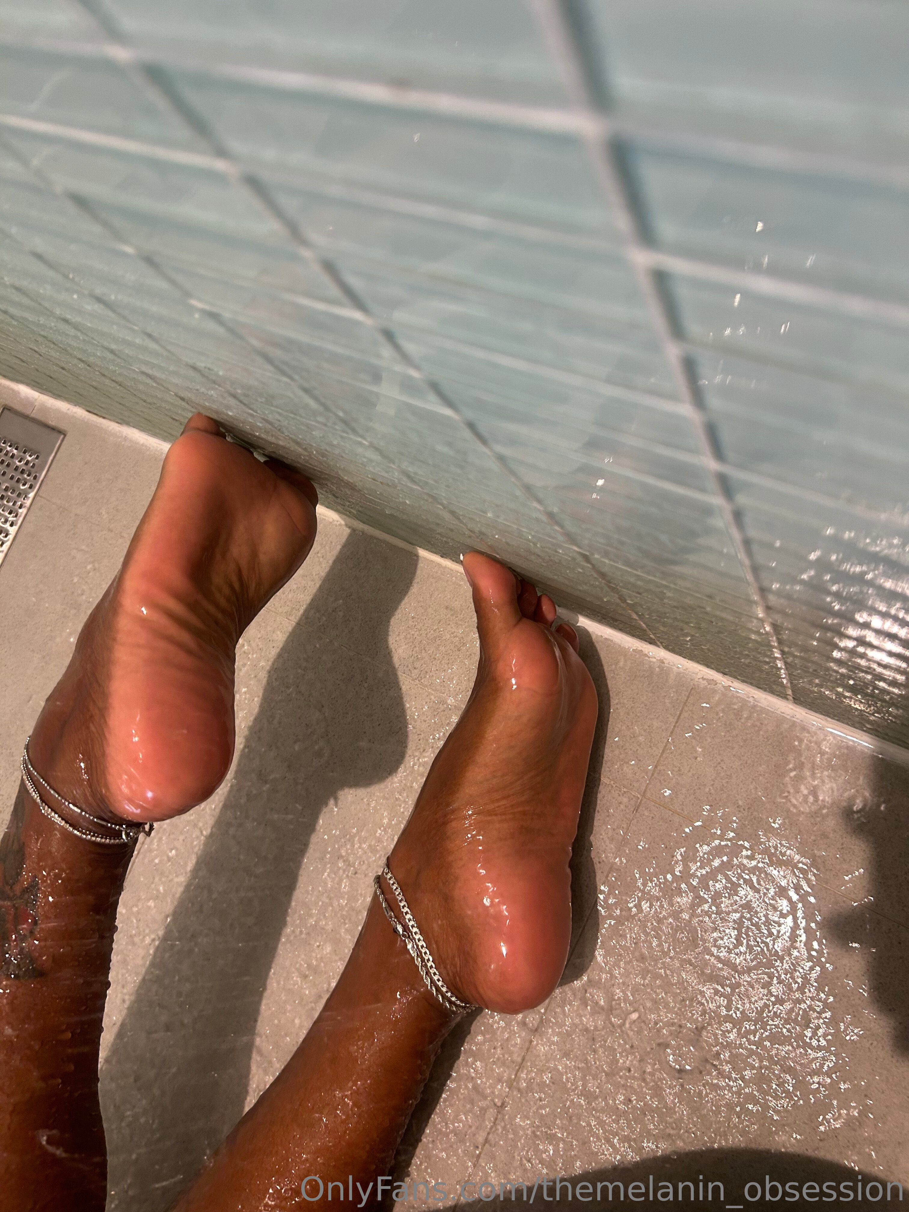 themelanin_obsession feet photo 17