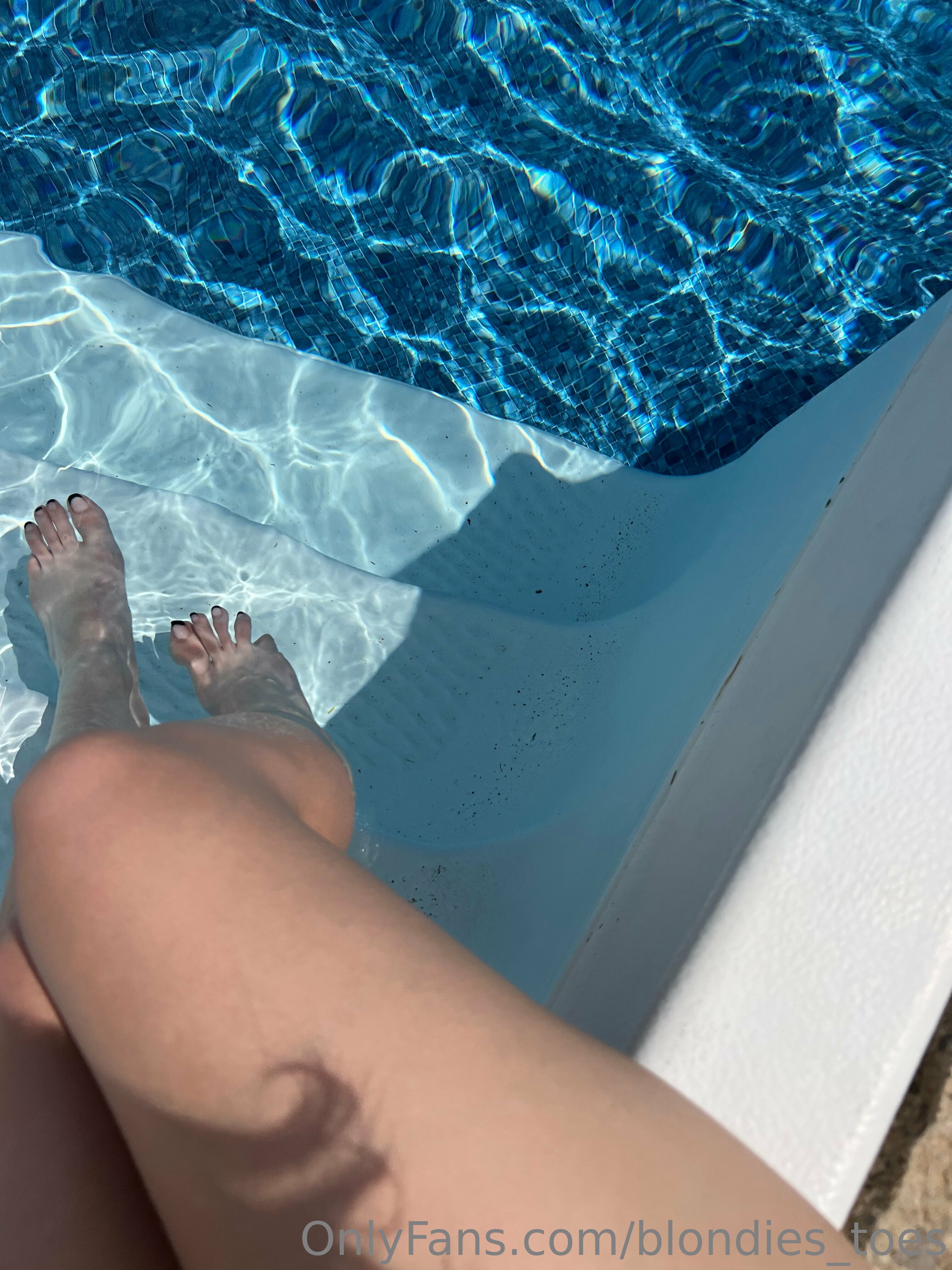 brees_feet1 feet photo 9
