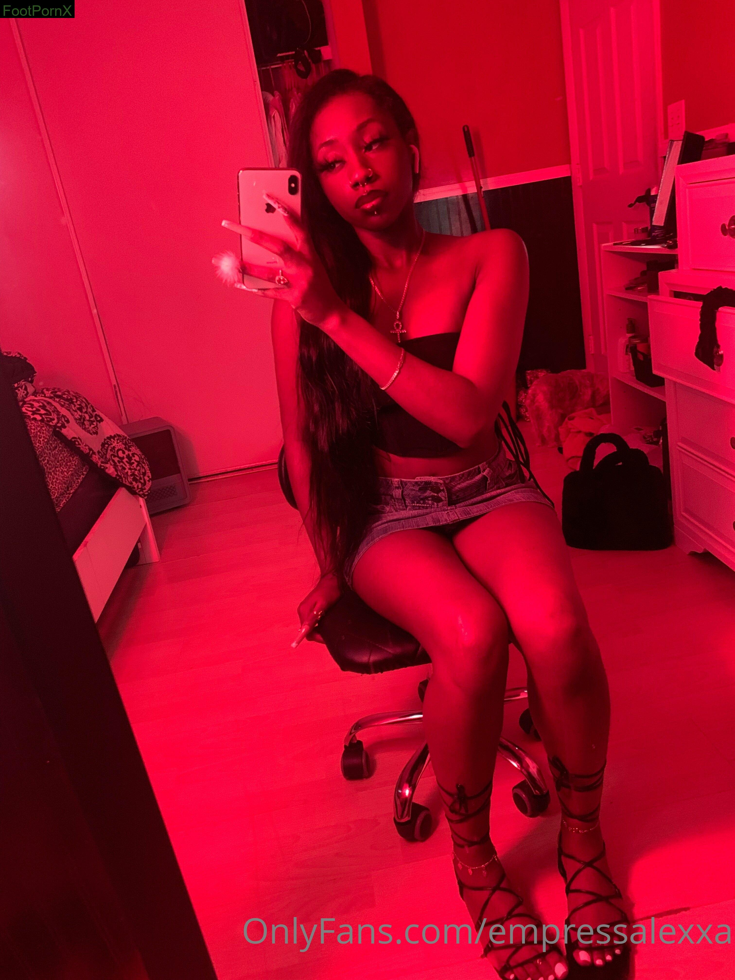 empressalexxa feet photo 4