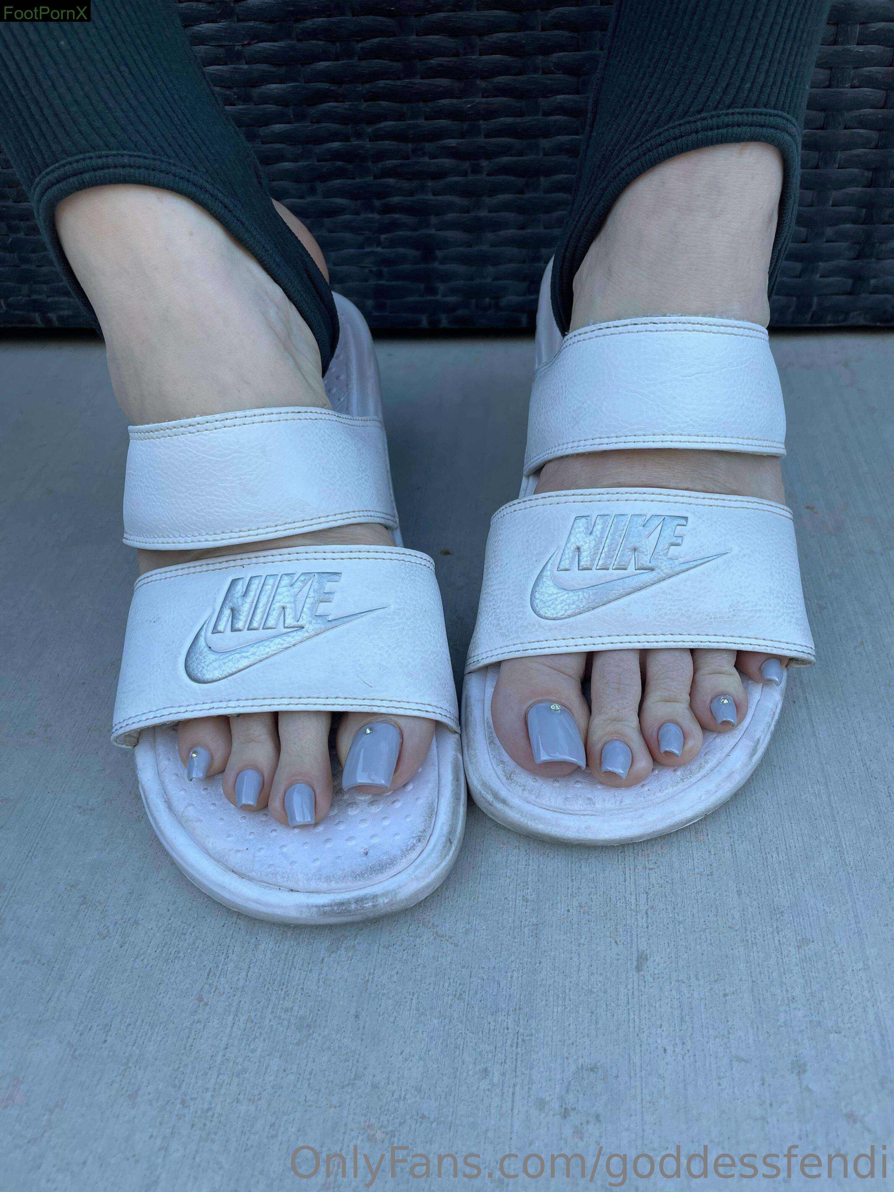 goddessfendi feet photo 12