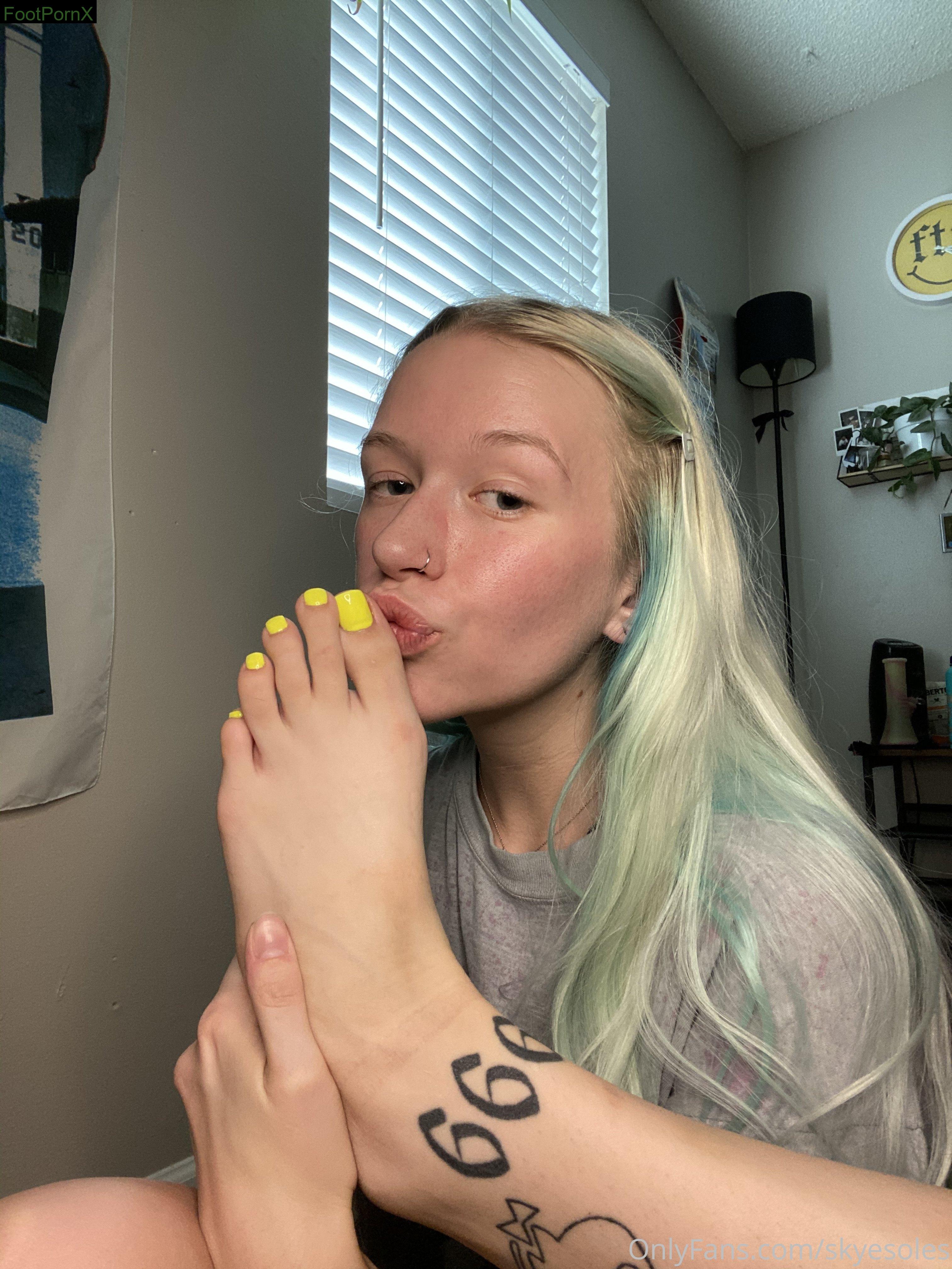 solesofskye feet photo 6